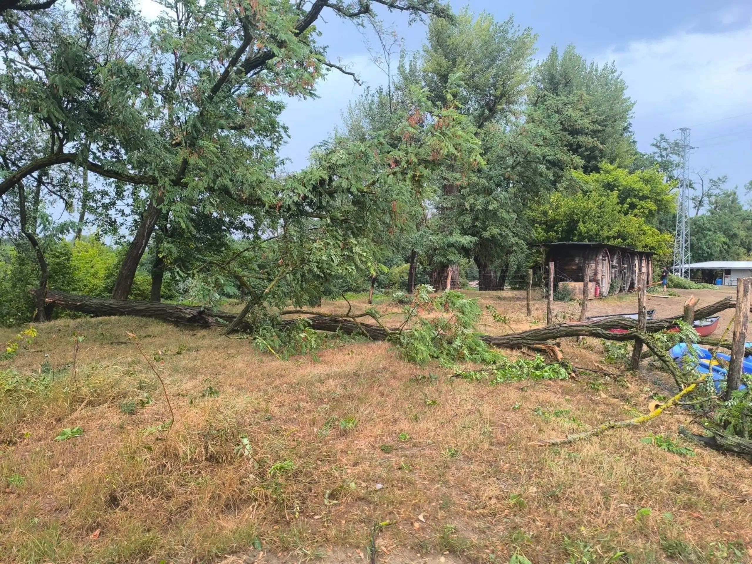 Búrka v areáli Lodičkáreň, Trnavský kraj.