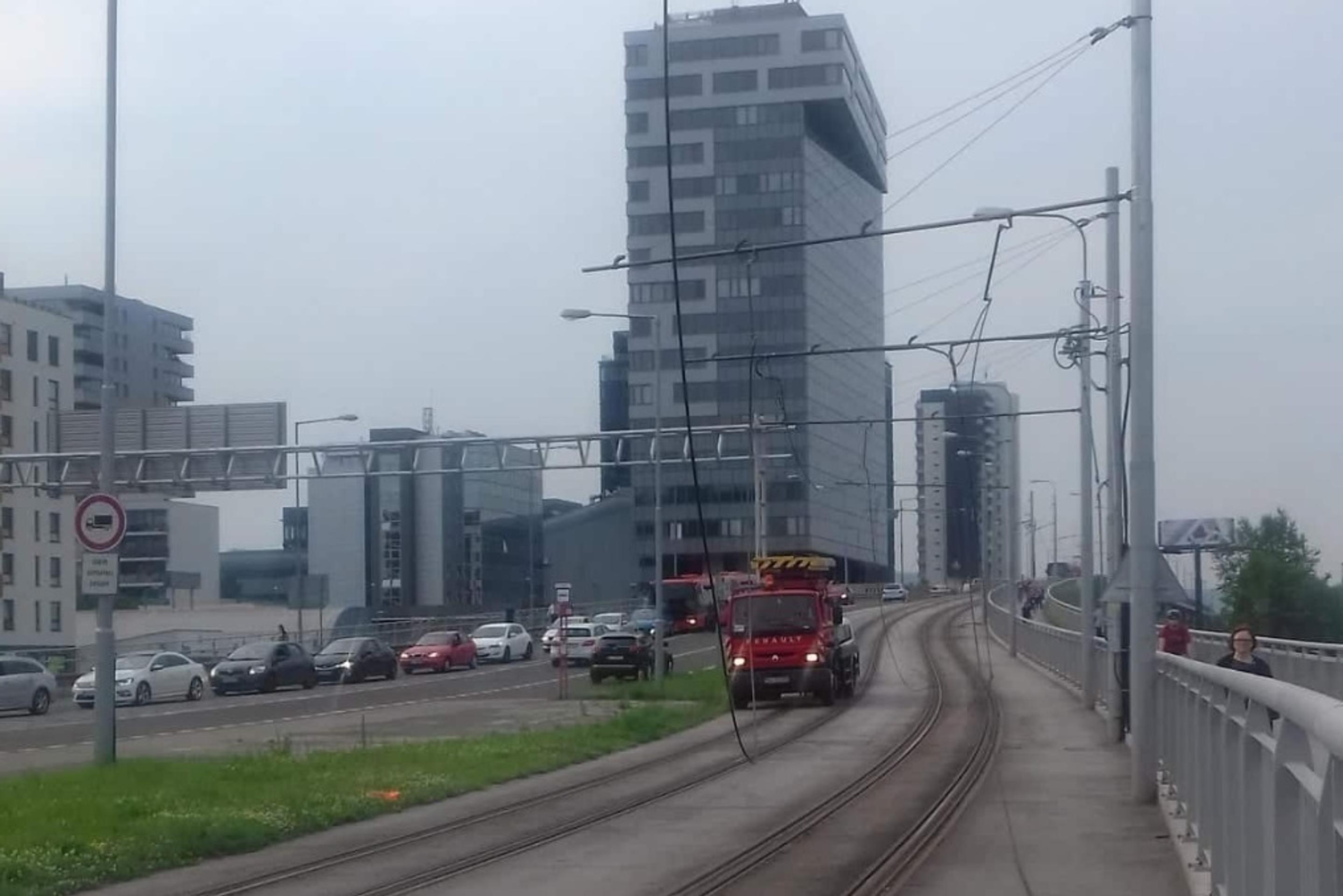 Strhnuté trakčné vedenie.
