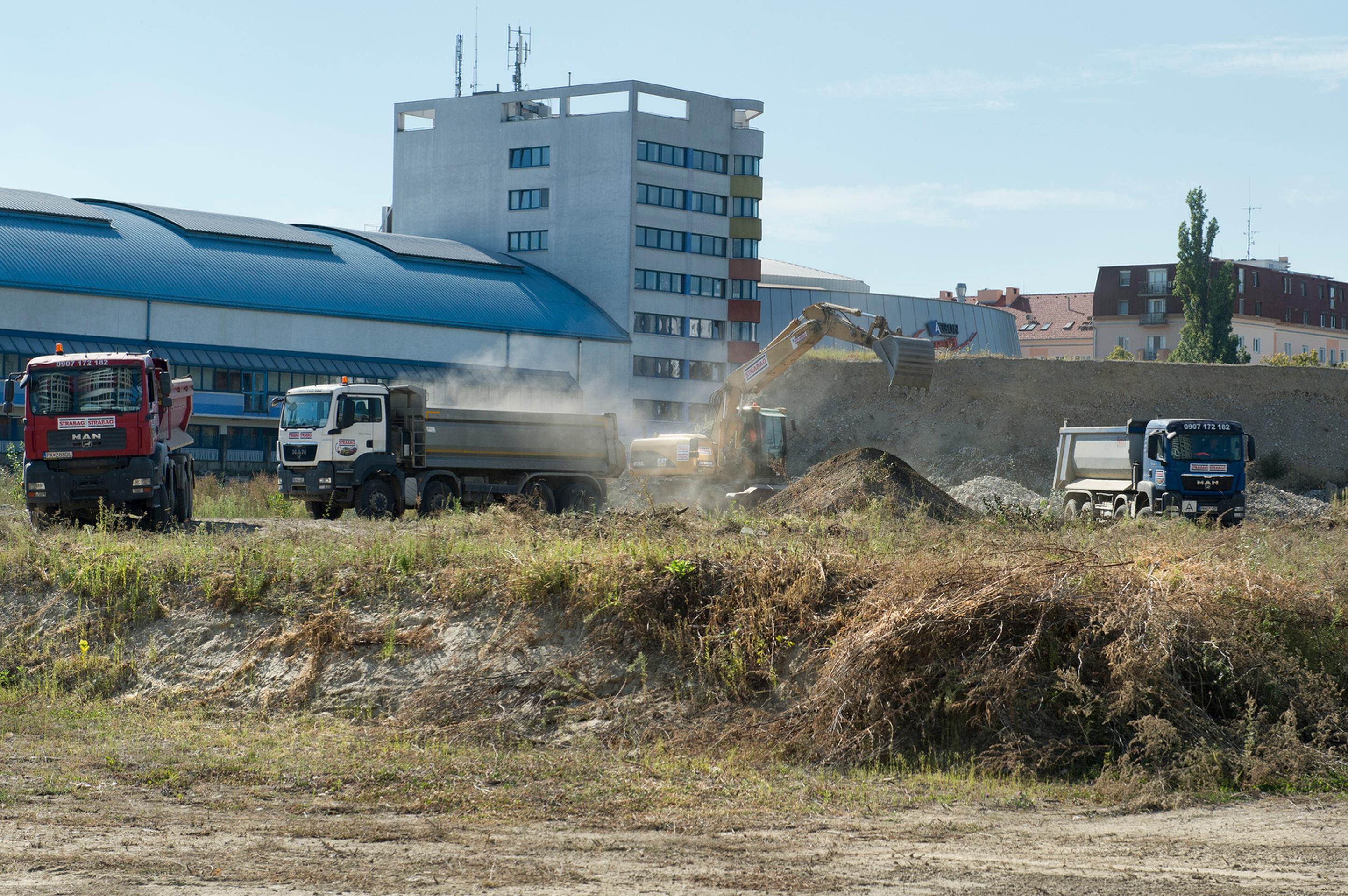 Oficiálný začiatok výstavby Národného futbalového štadiónu v priestoroch bývalého štadióna Tehelné pole.