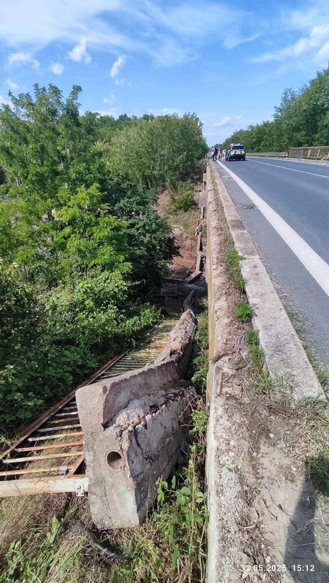 Pád mosta na železničnú trať