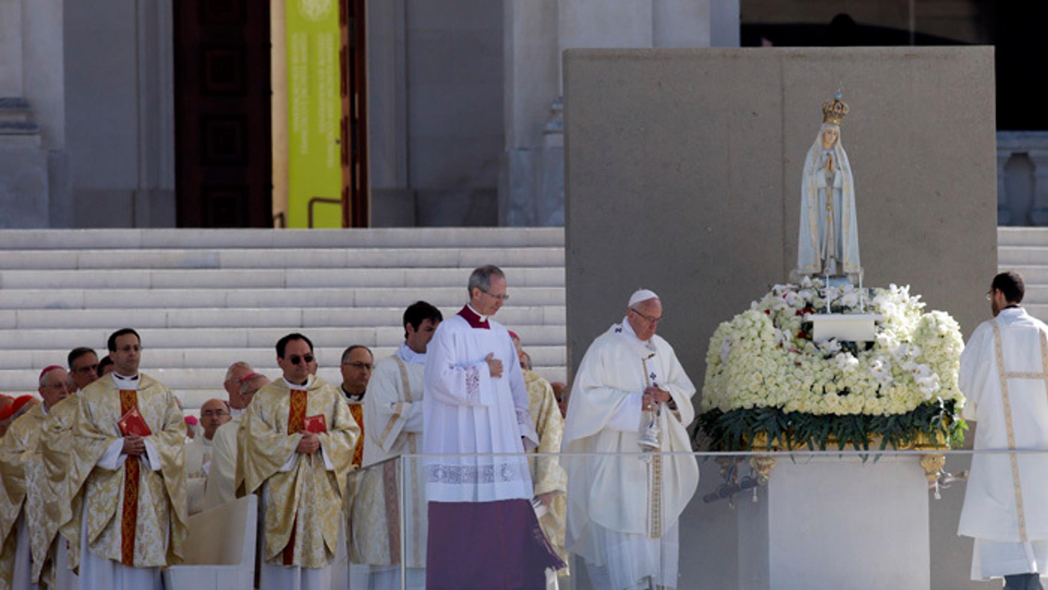 Pápež na svätorečení súrodencov z Fatimy.