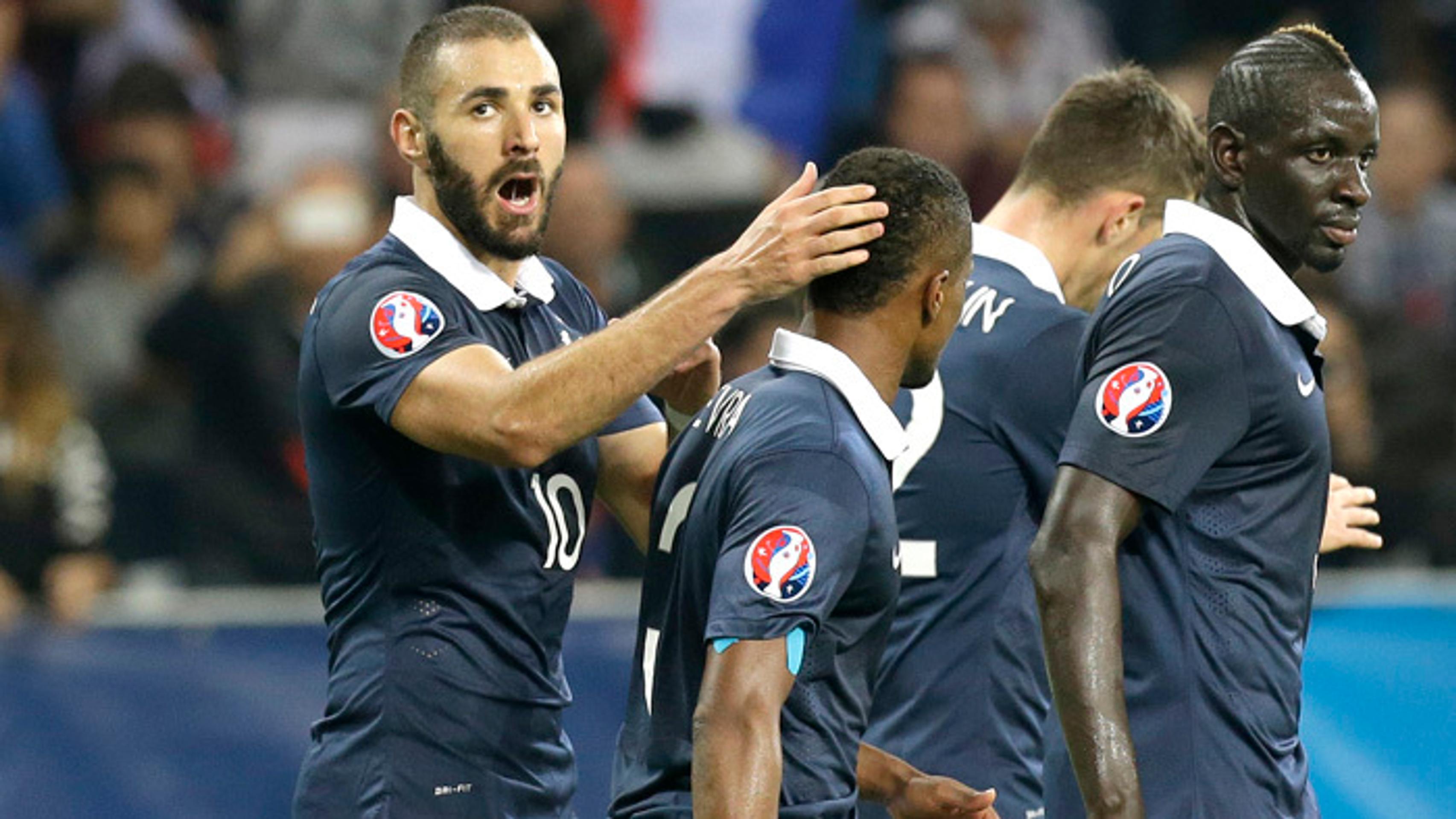 Radosť Karima Benzemu po strelení gólu proti Arménsku v príprave na EURO 2016.