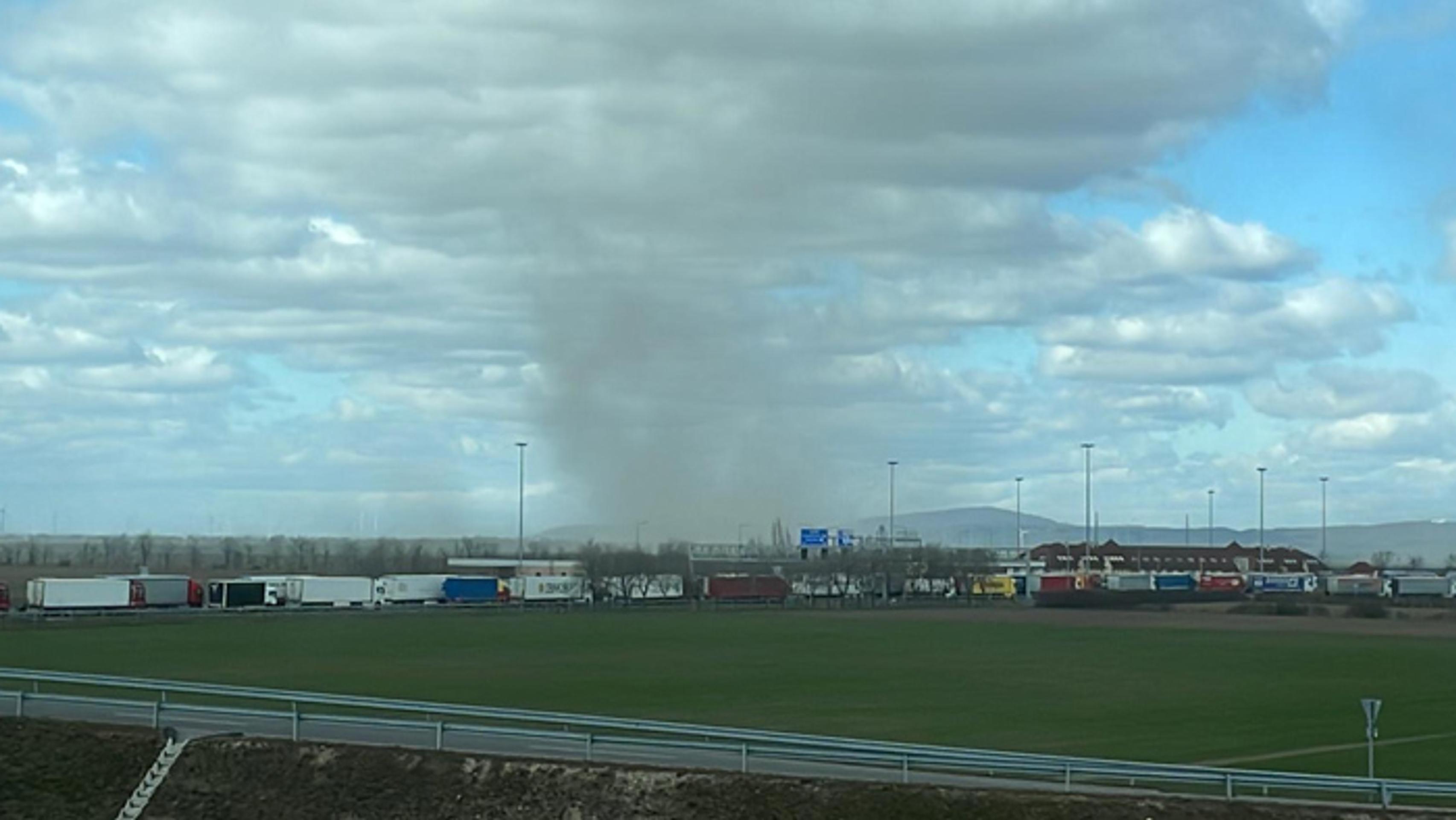 Prachová búrka na D2.