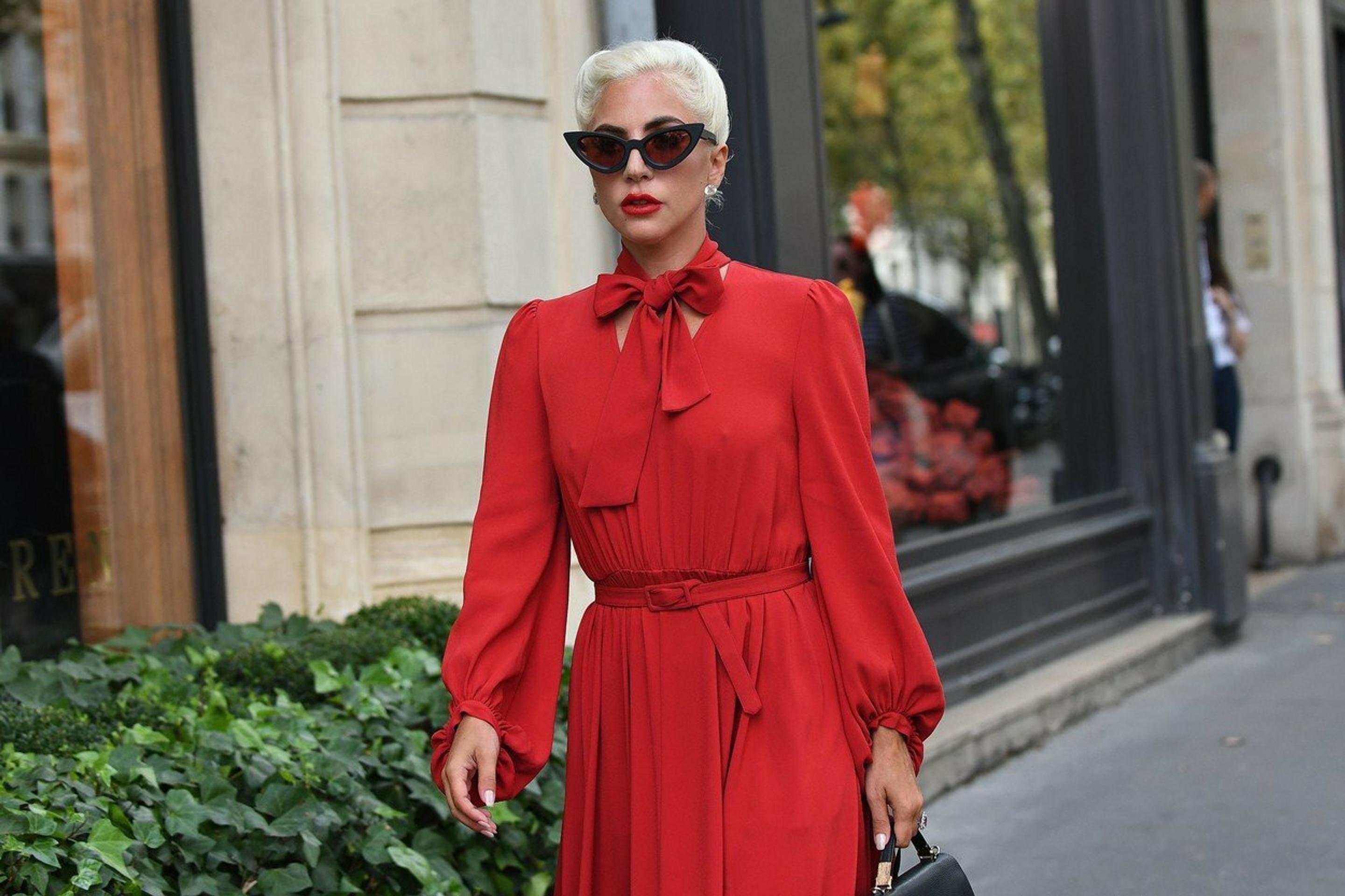 Lady Gaga a jej vykúkajúce bradavky