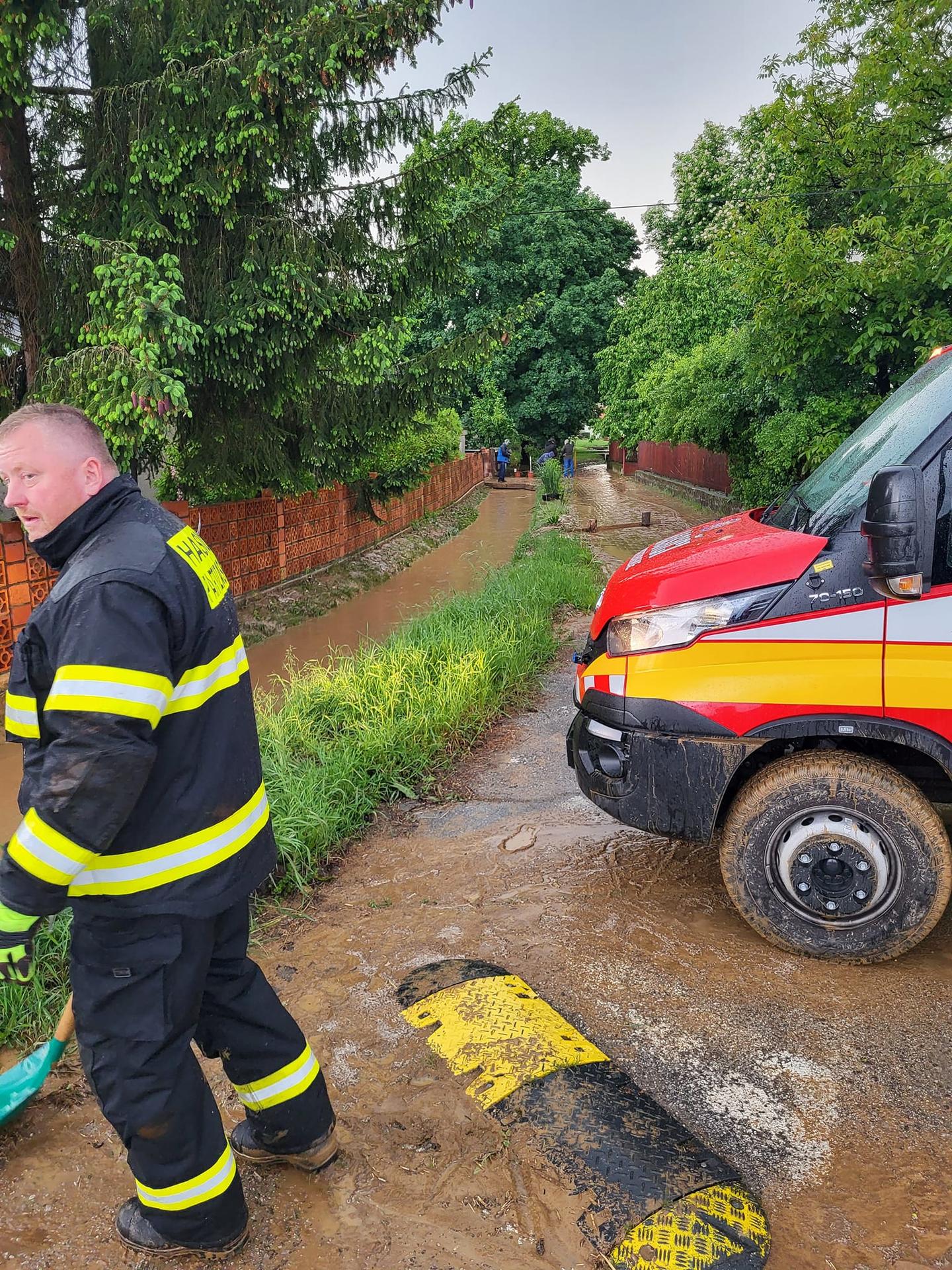 Škody po bleskových povodniach v Návojovciach.