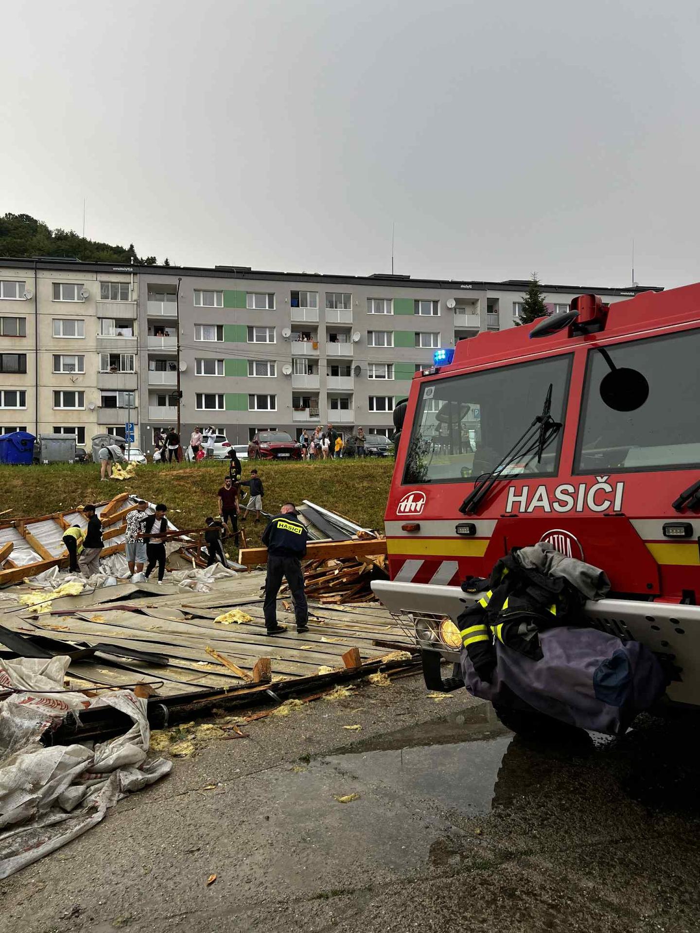 Škody po veternej smršti, ktorá sa prehnala Gelnicou.