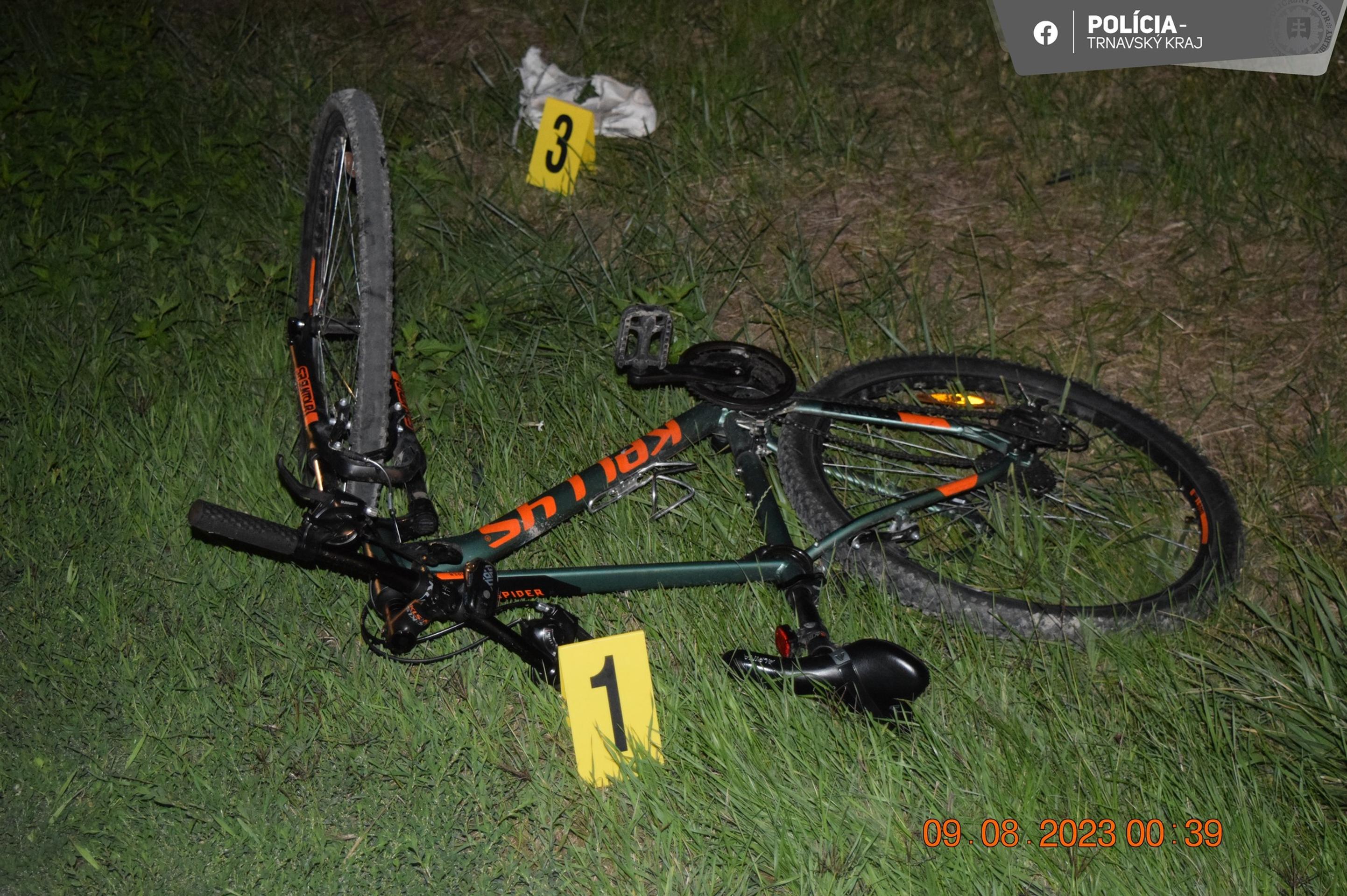 Mladíka v čiernom nikto nevidel