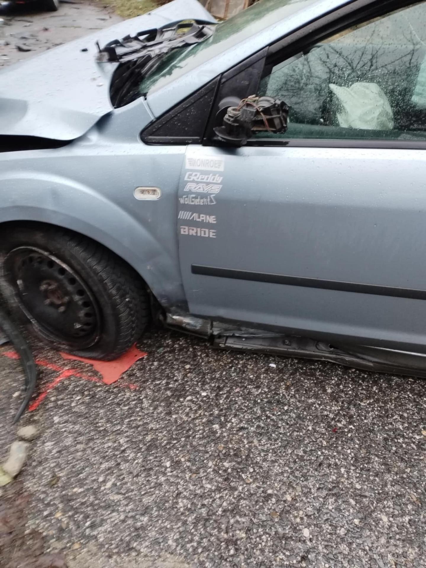 Ráno našli svoje auto zdemolované.