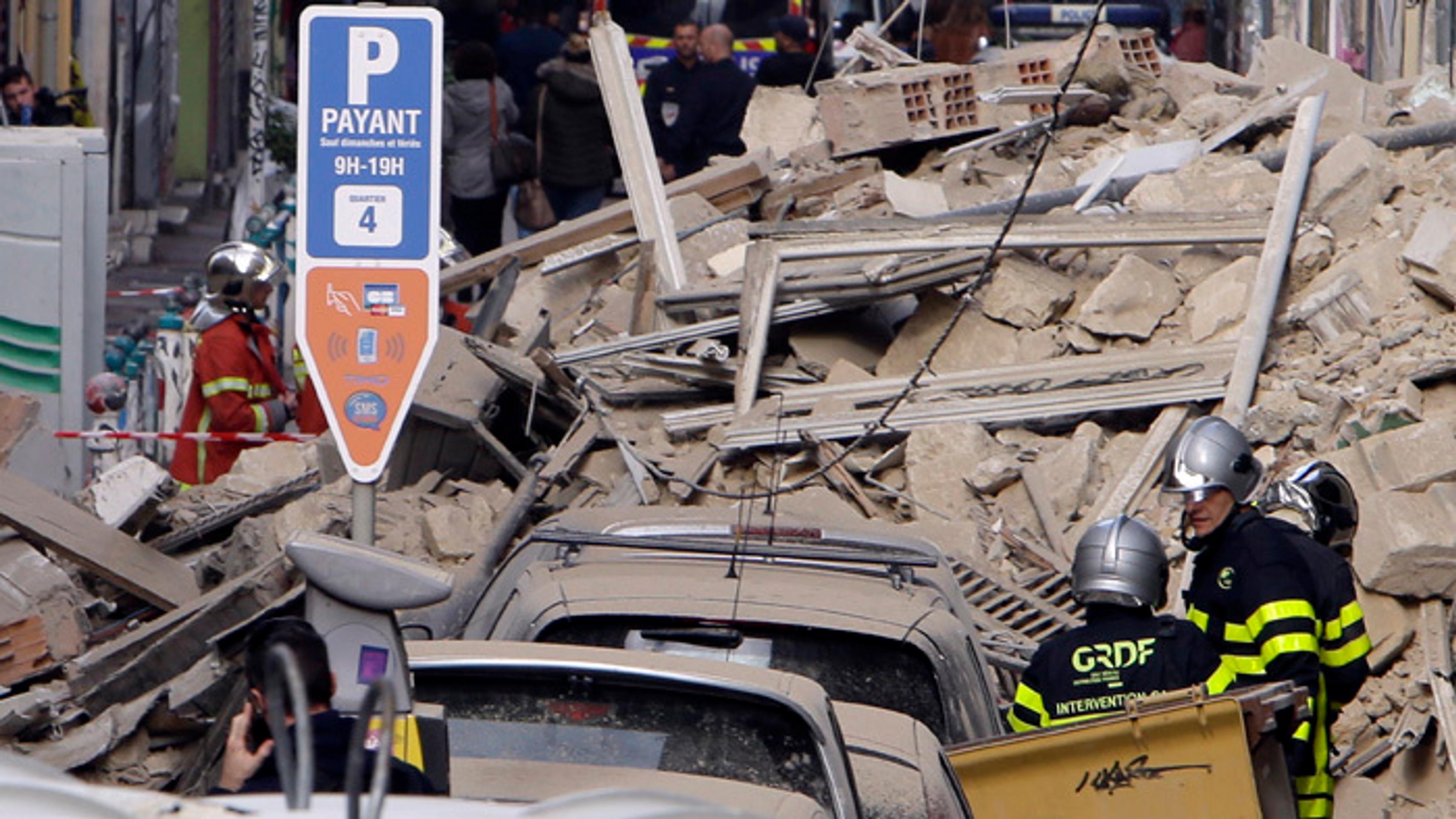 V Marseille sa zrútili dve budovy.