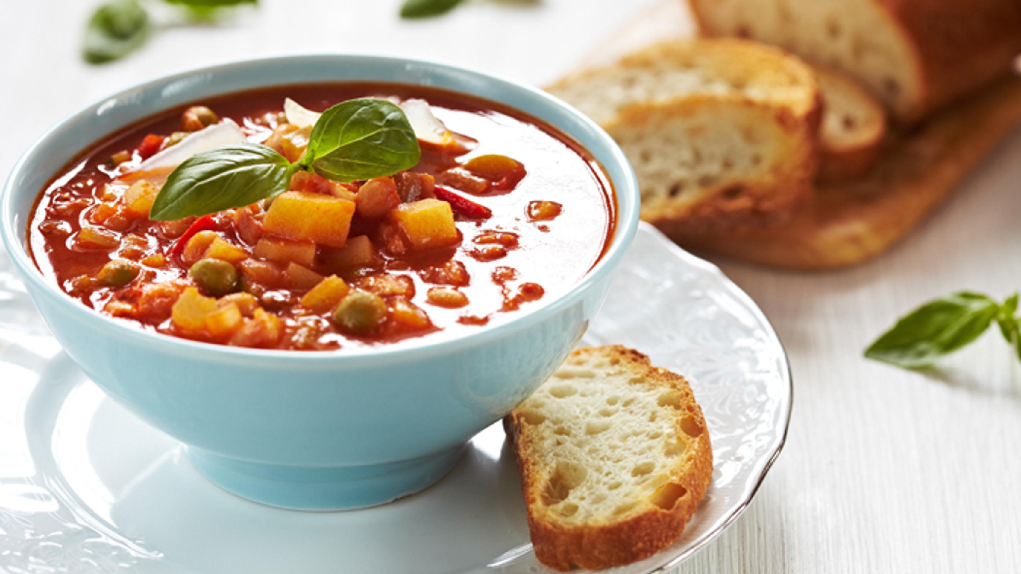 Na ilustračnej snímke polievka Ministrone.