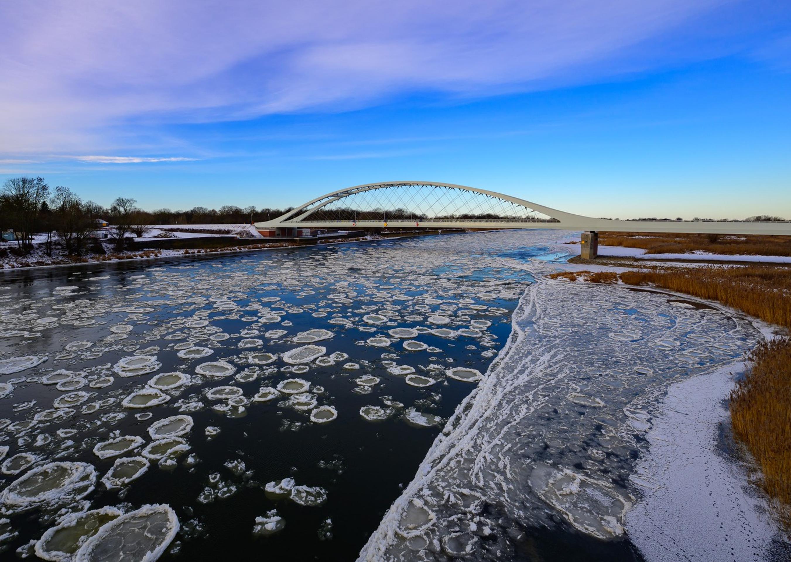 Kruhové kryhy na Odre v meste Küstrin-Kietz.