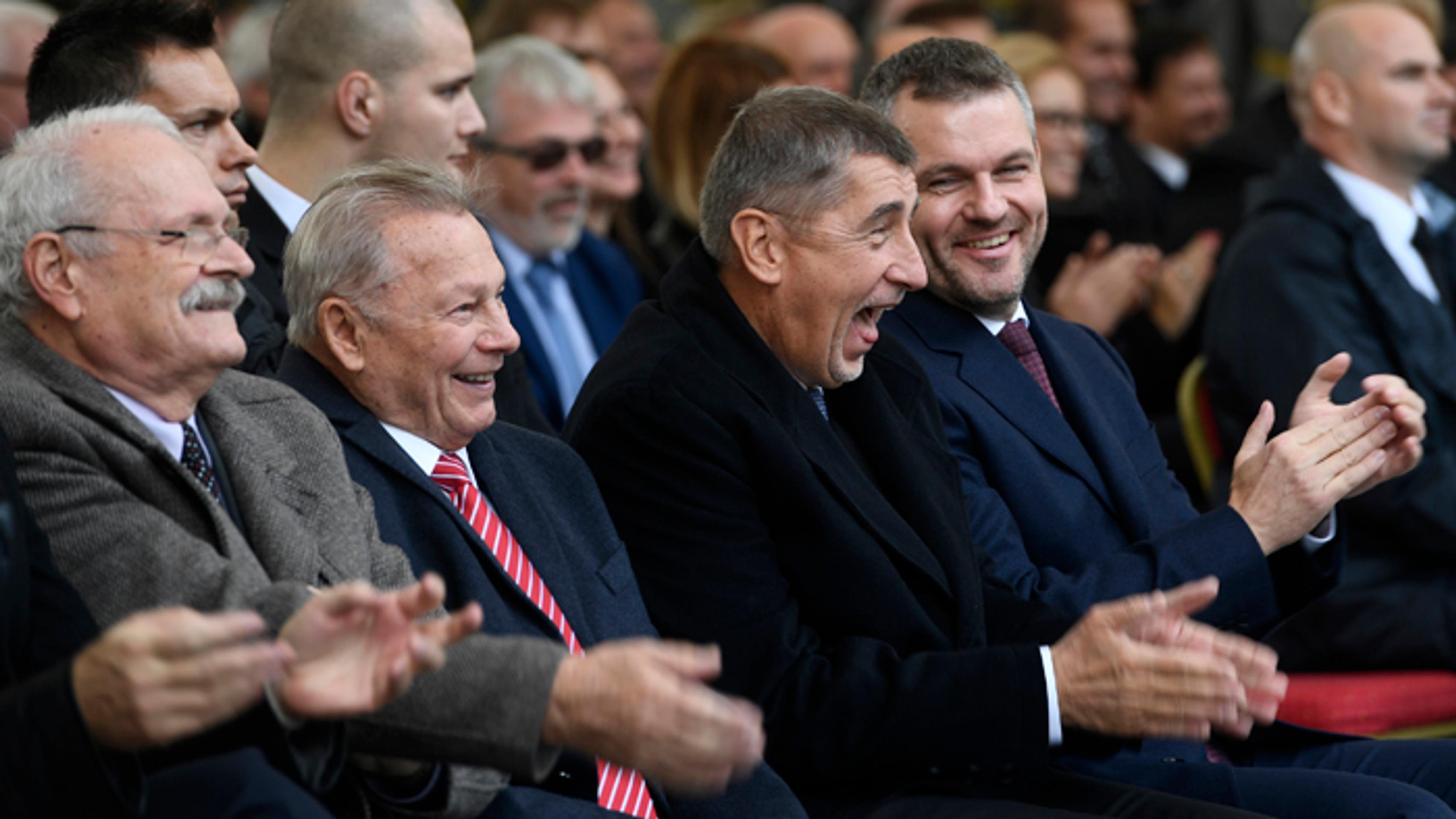 Bývalí prezidenti Ivan Gašparovič a Rudolf Schuster, premiéri Andrej Babiš a Peter Pellegrini v Martine.