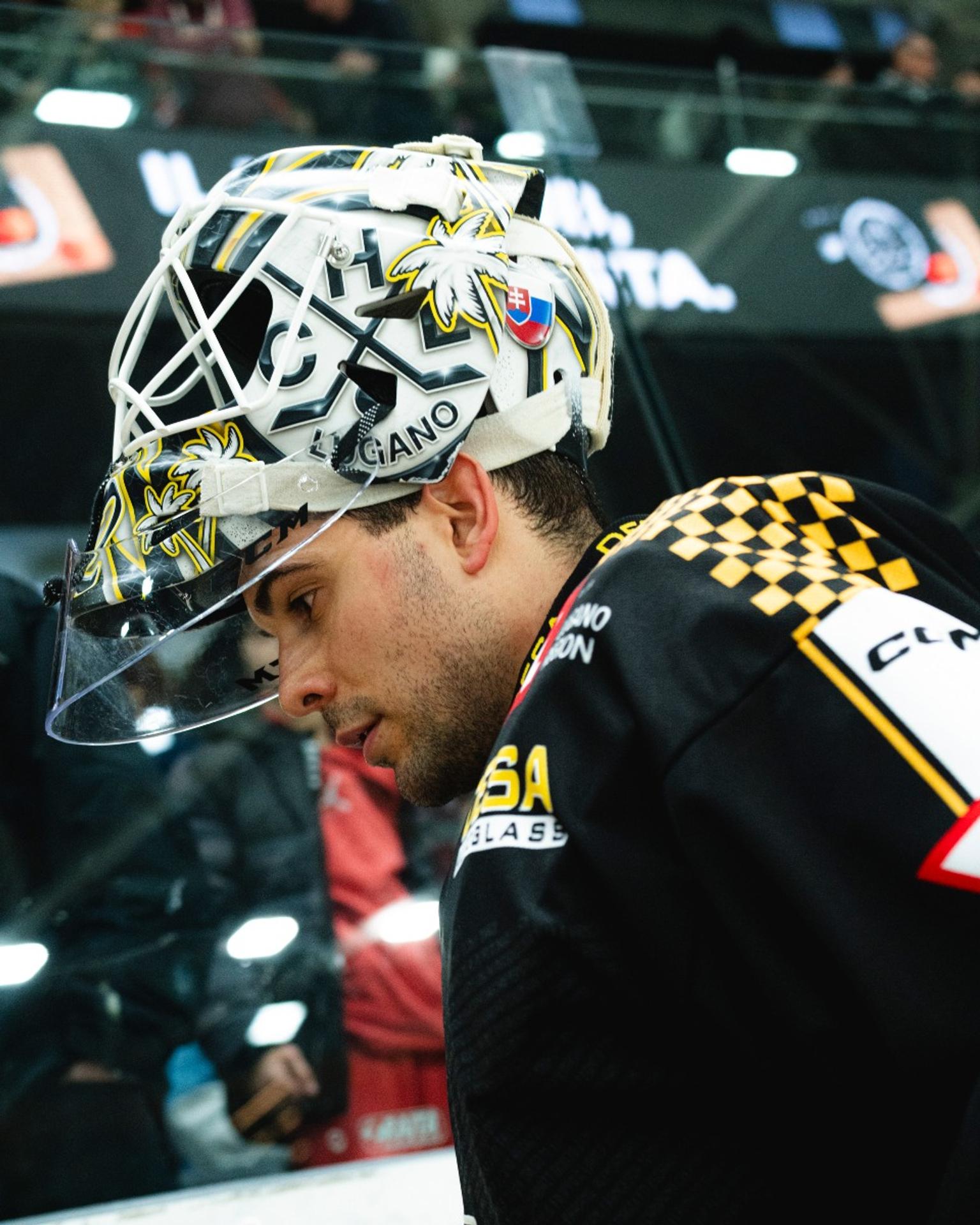 Adam Húska v drese Lugana.