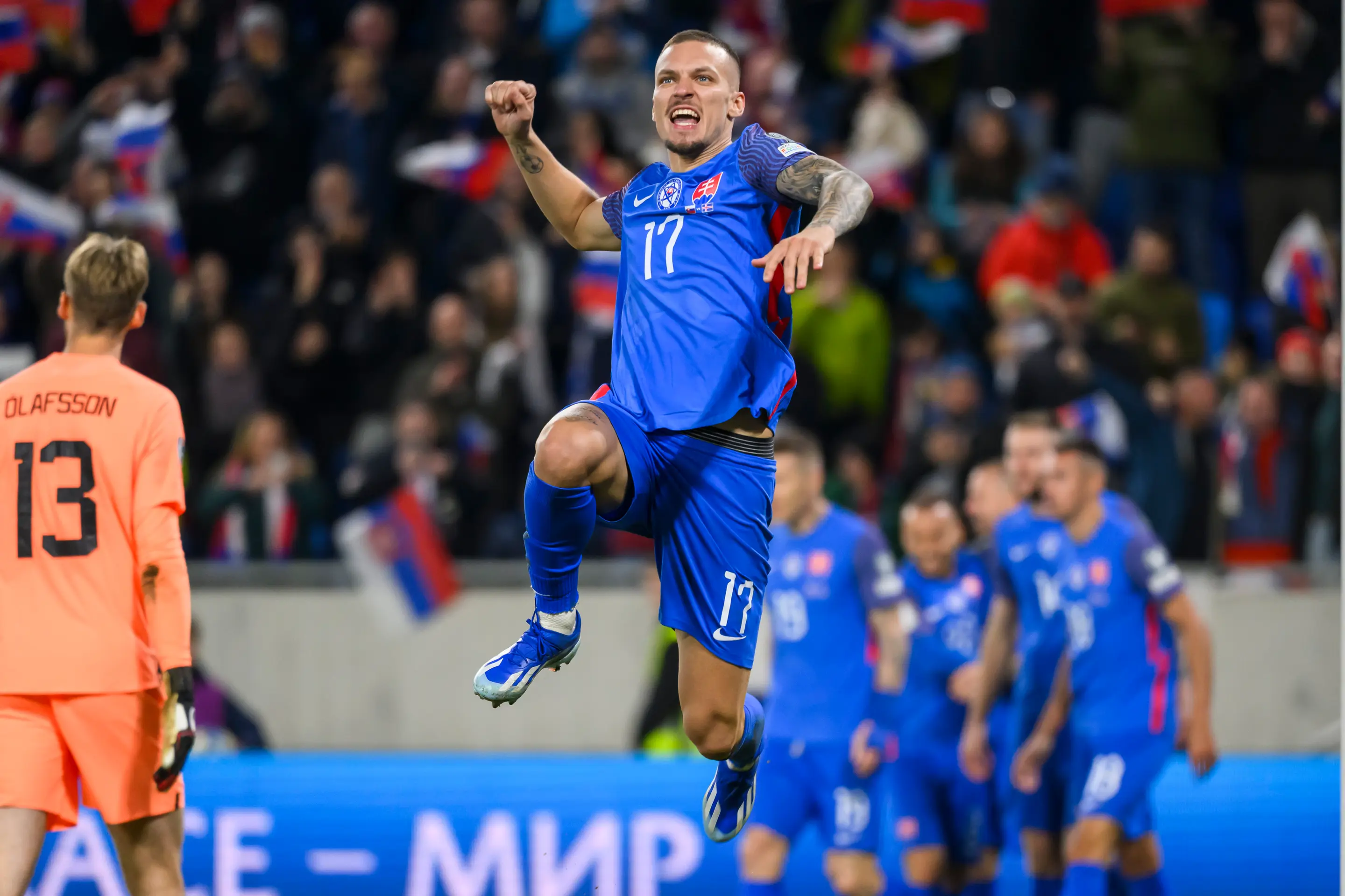 Lukáš Haraslín (Slovensko) oslavuje gól v zápase kvalifikácie ME 2024 proti Islandu.