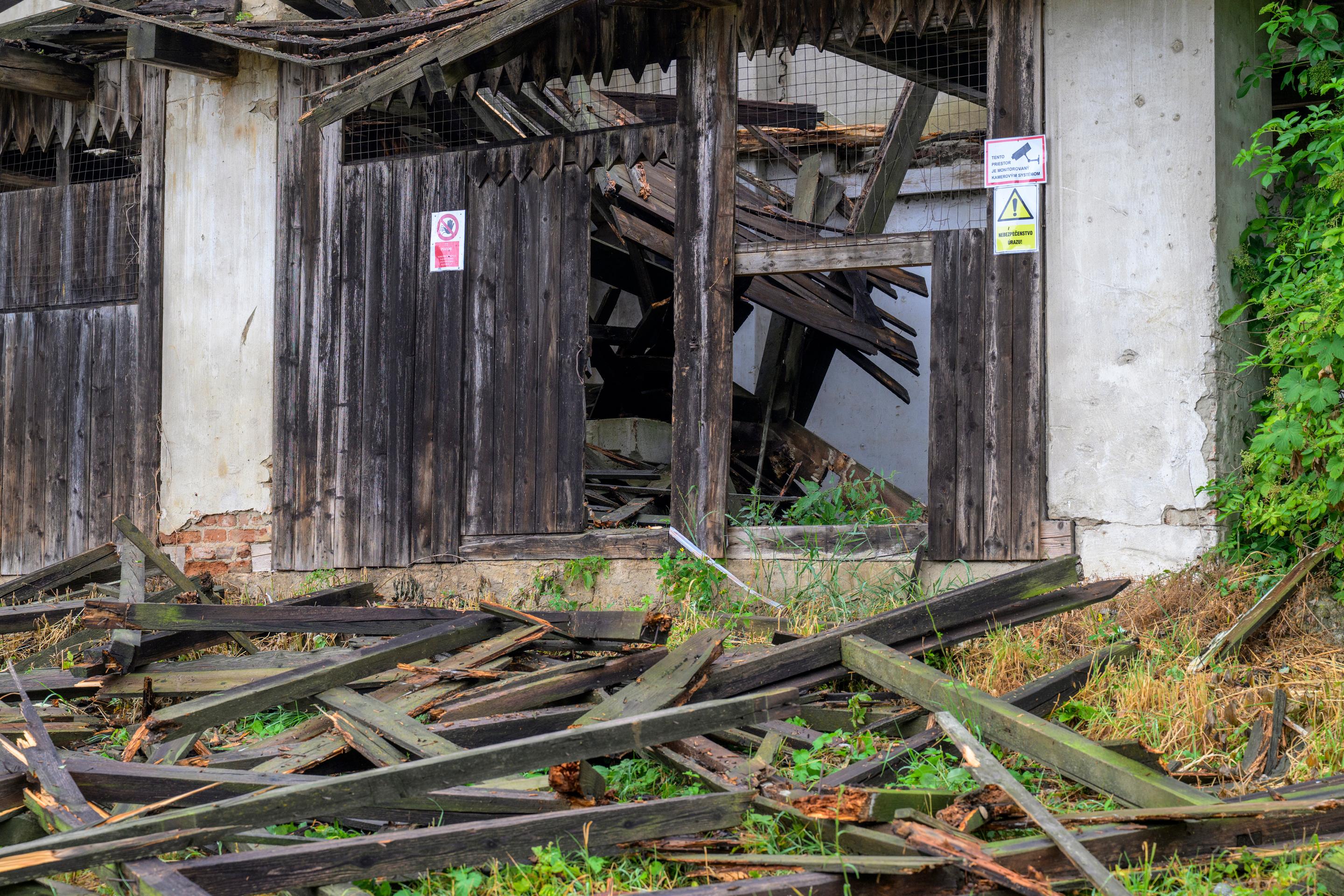 Silný vietor zničil sušiareň liečivých rastlín v Hanušovciach nad Topľou
