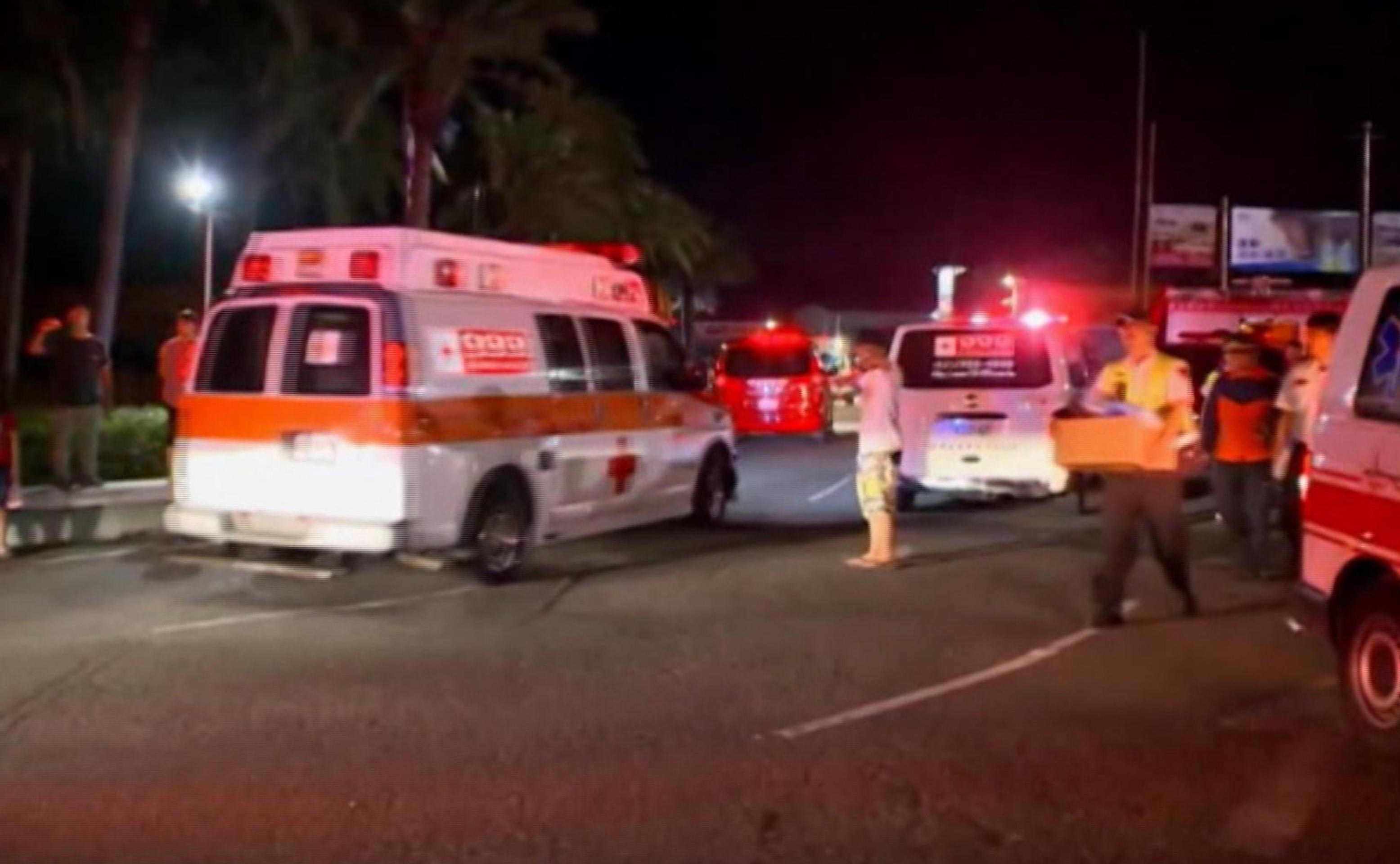 Odvážajú popálených ľudí