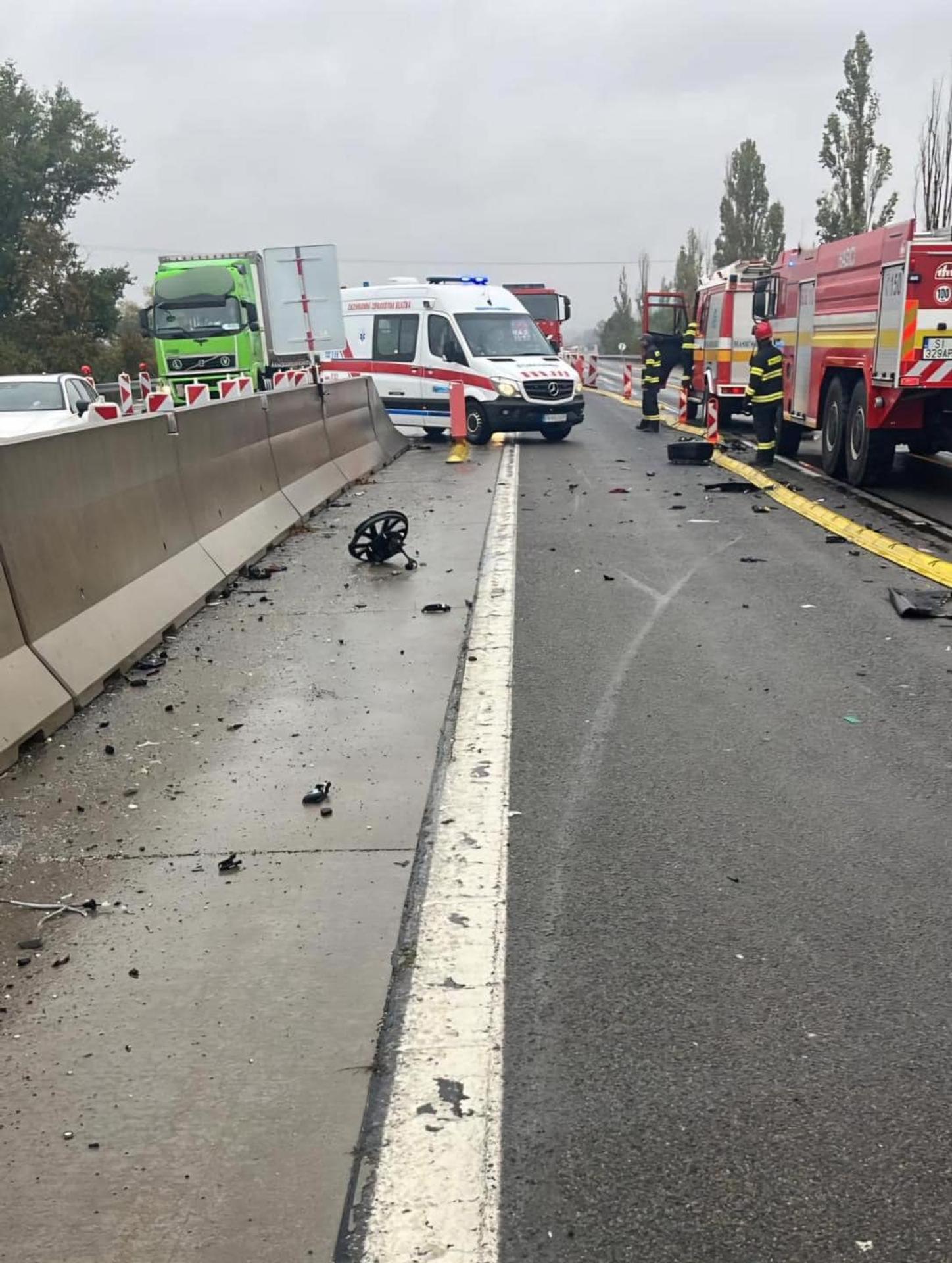 Nehoda na D1 za Hlohovcom.