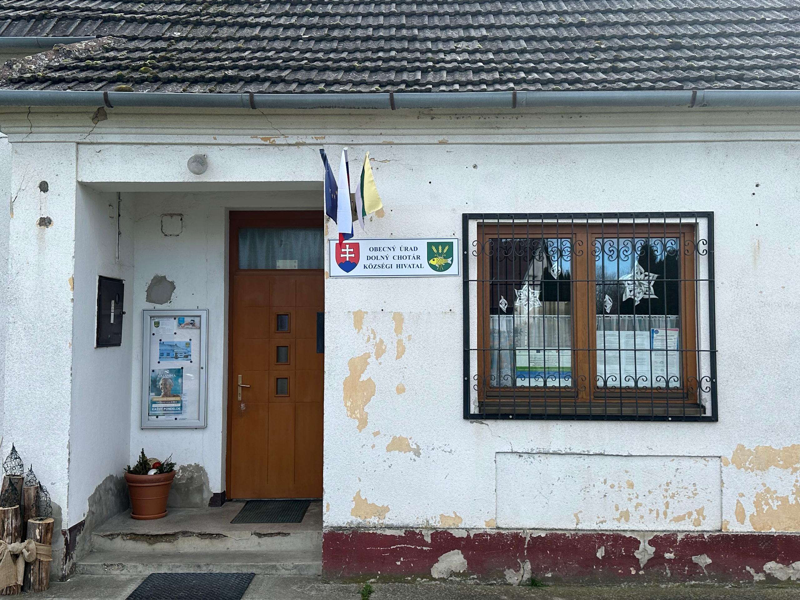 Obecný úrad v Dolnom Chotári.