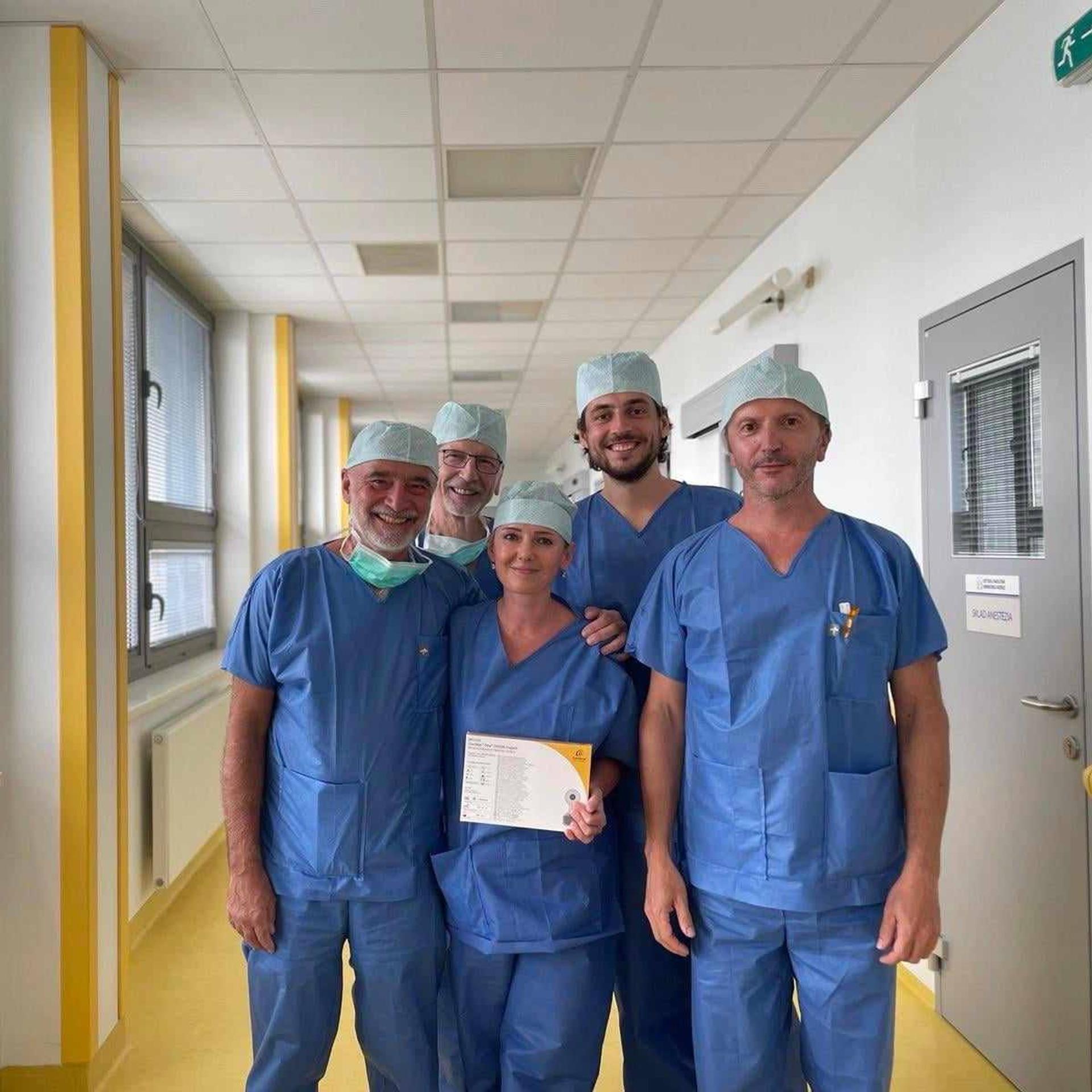 Lekári z Detskej fakultnej nemocnice Košice prvýkrát zaviedli unikátny sluchový implantát 