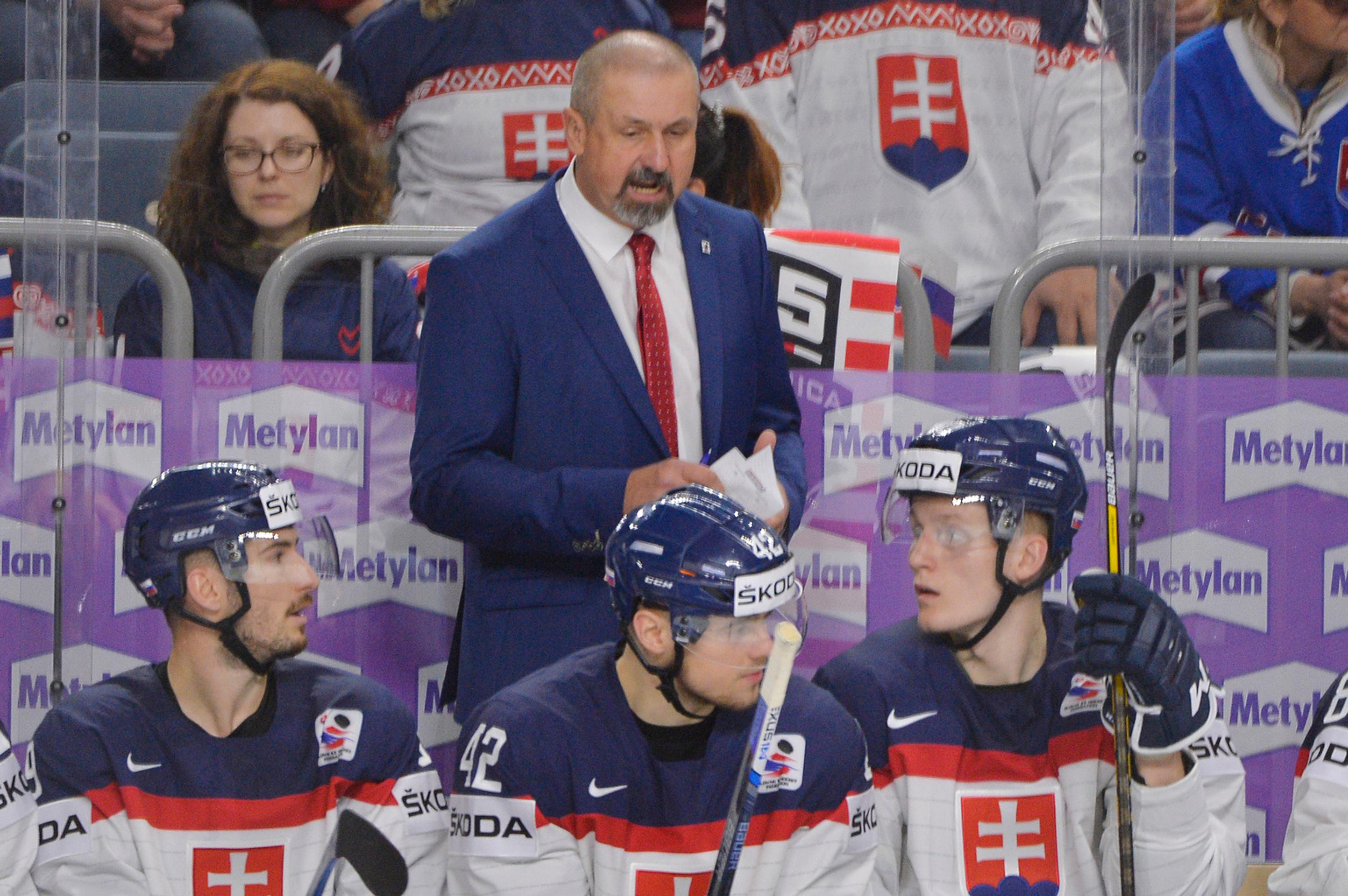 Tréner slovenskej reprezentácie Zdeno Cíger v zápase s Lotyšmi na MS 2017.