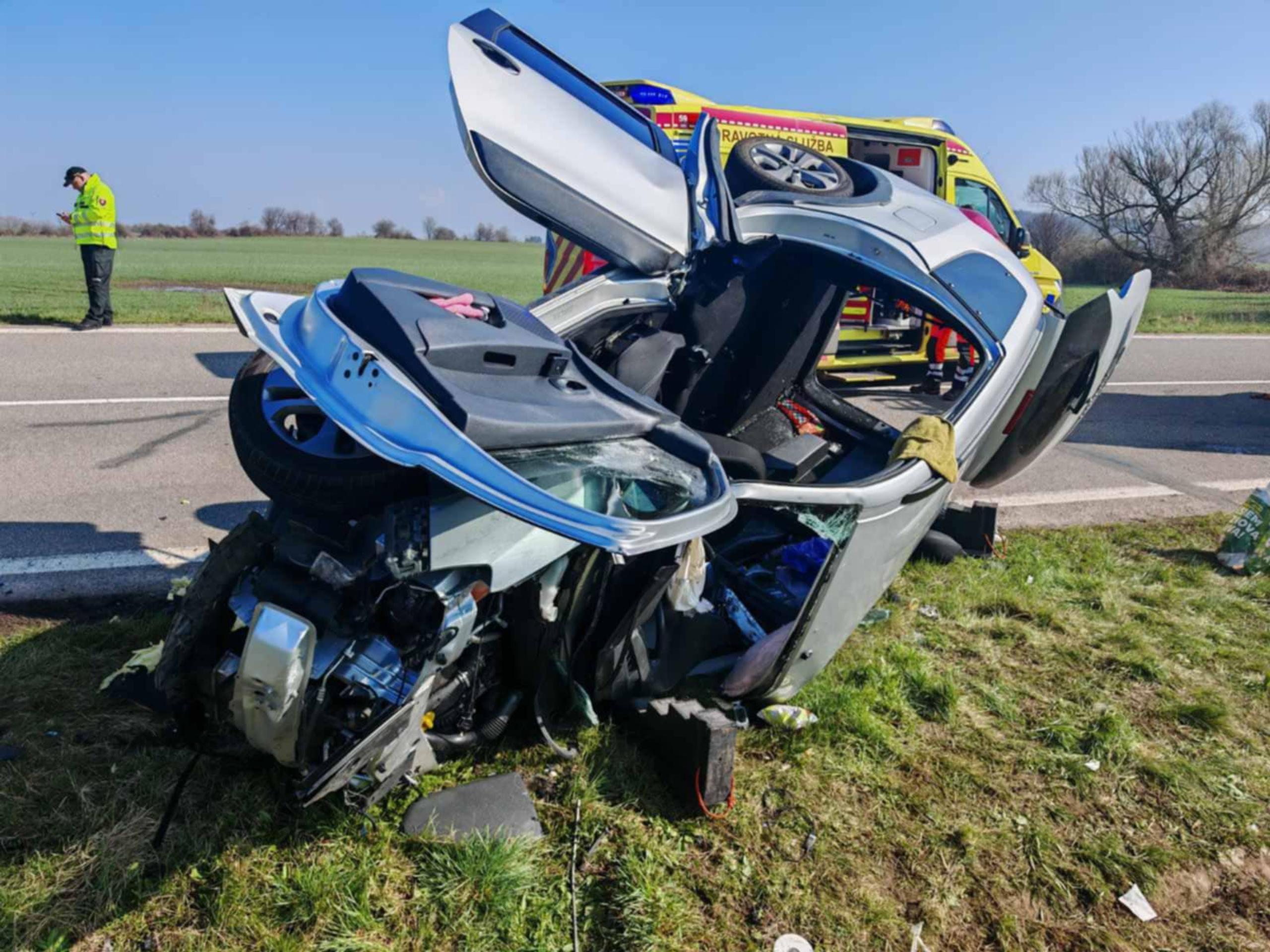 Tragická čelná zrážka pri obci Novosad.