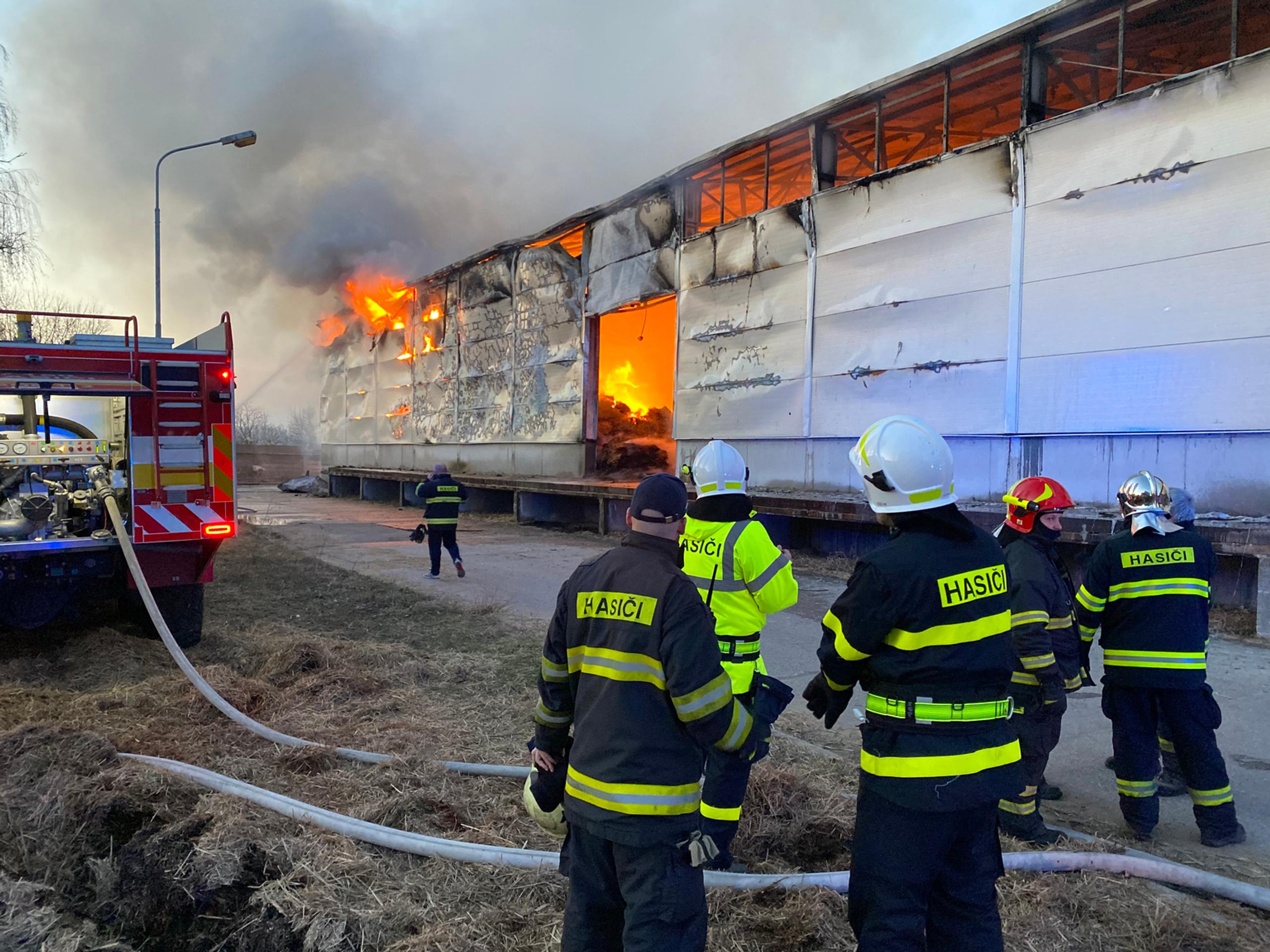 Triedenie sutín po demolácii prešovskej bytovky.