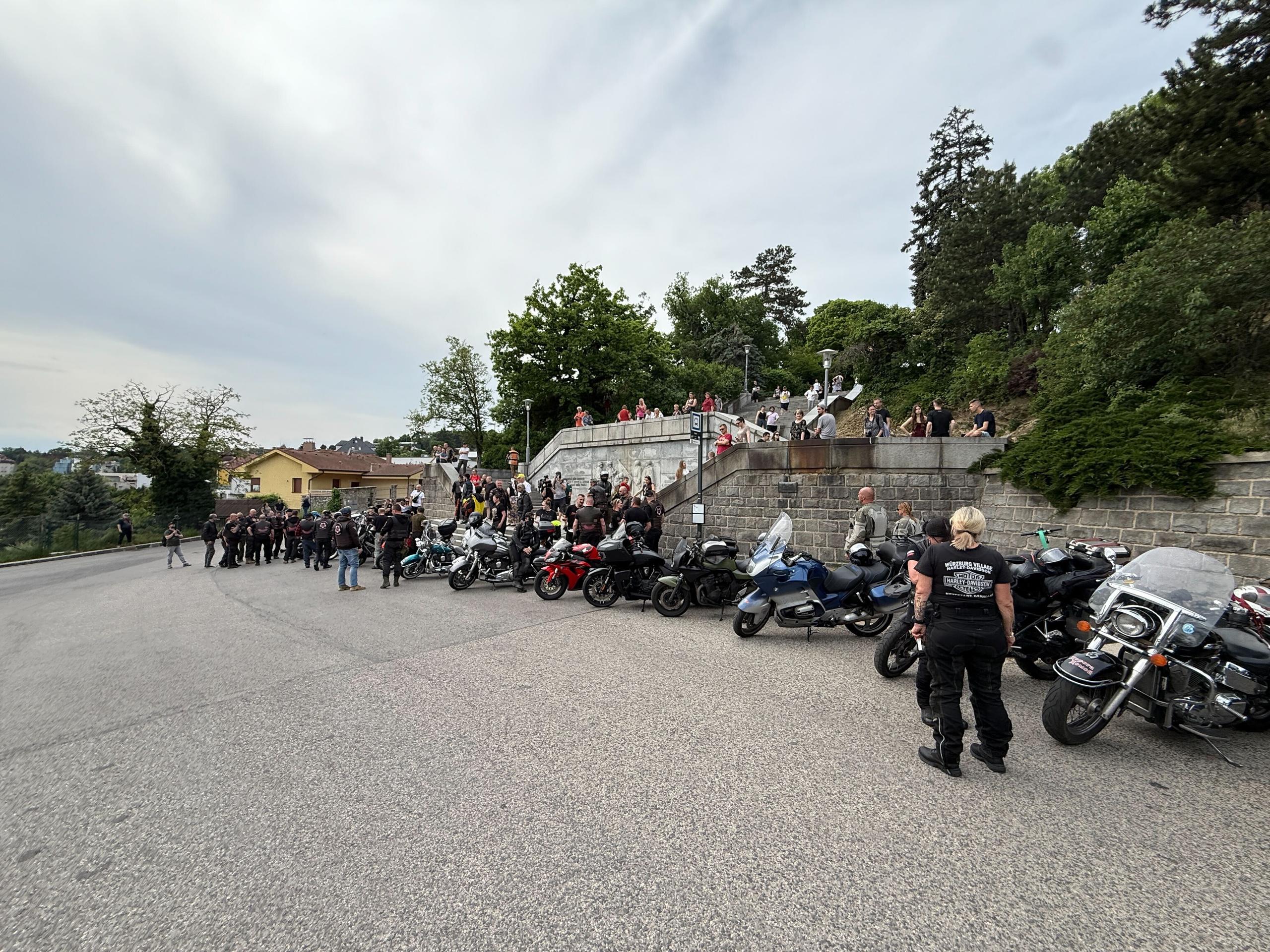 Noční vlci na Slavíne.