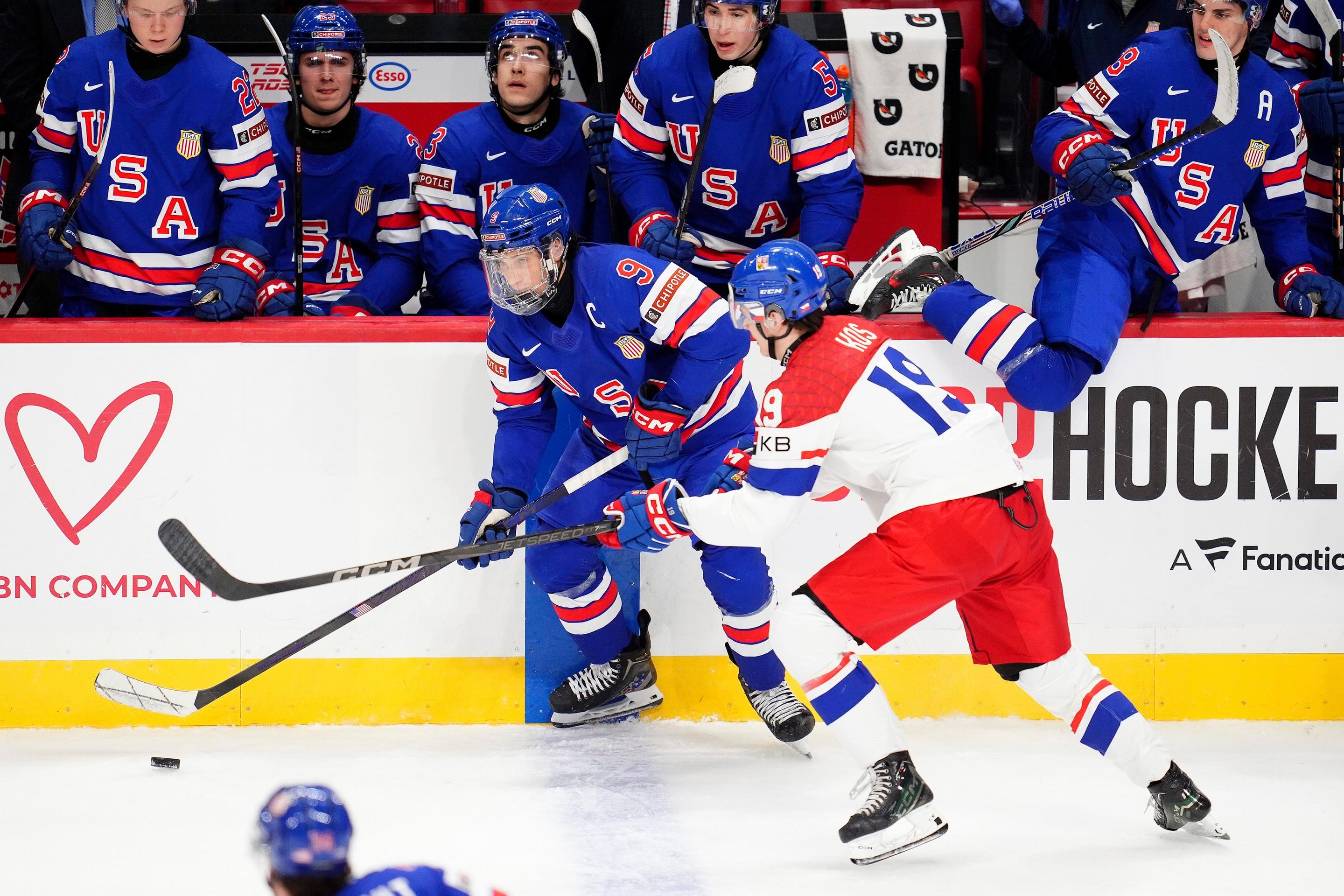 Momentka zo zápasu Česko - USA na MS do 20 rokov v hokeji