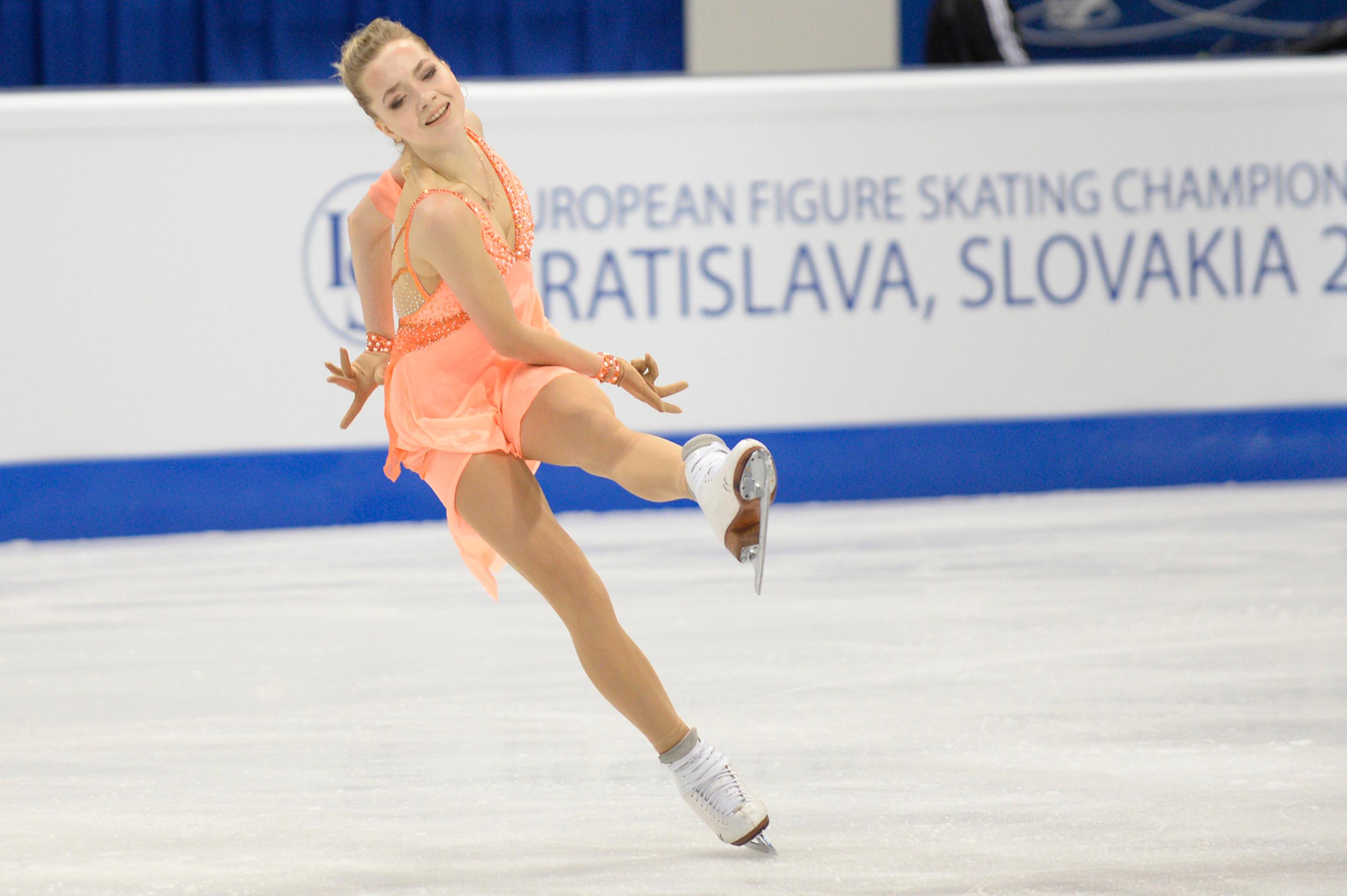  Ruska Jelena Radionovová počas krátkeho programu žien na ME v krasokorčuľovaní.