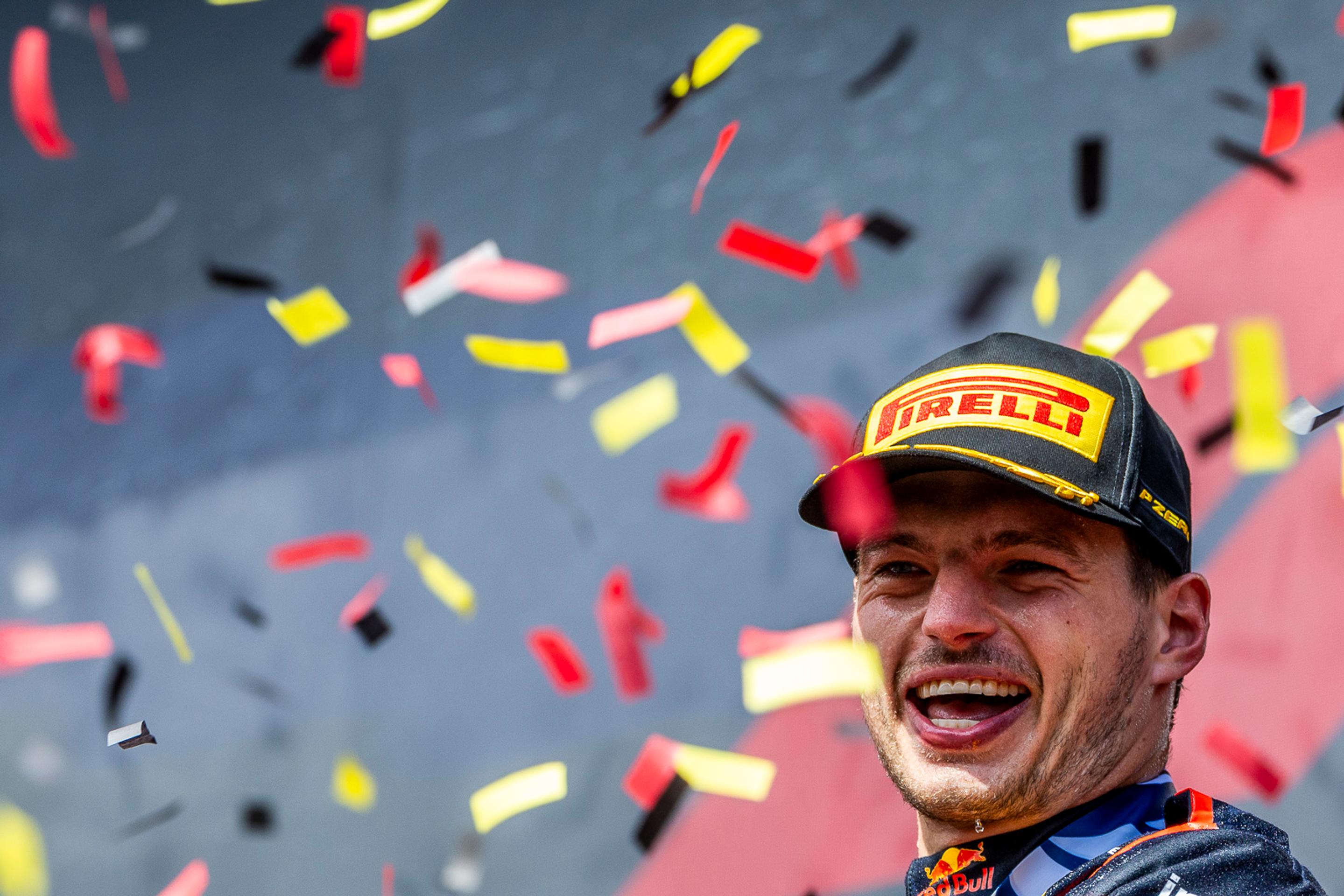 Max Verstappen pokračuje v spanilej jazde.