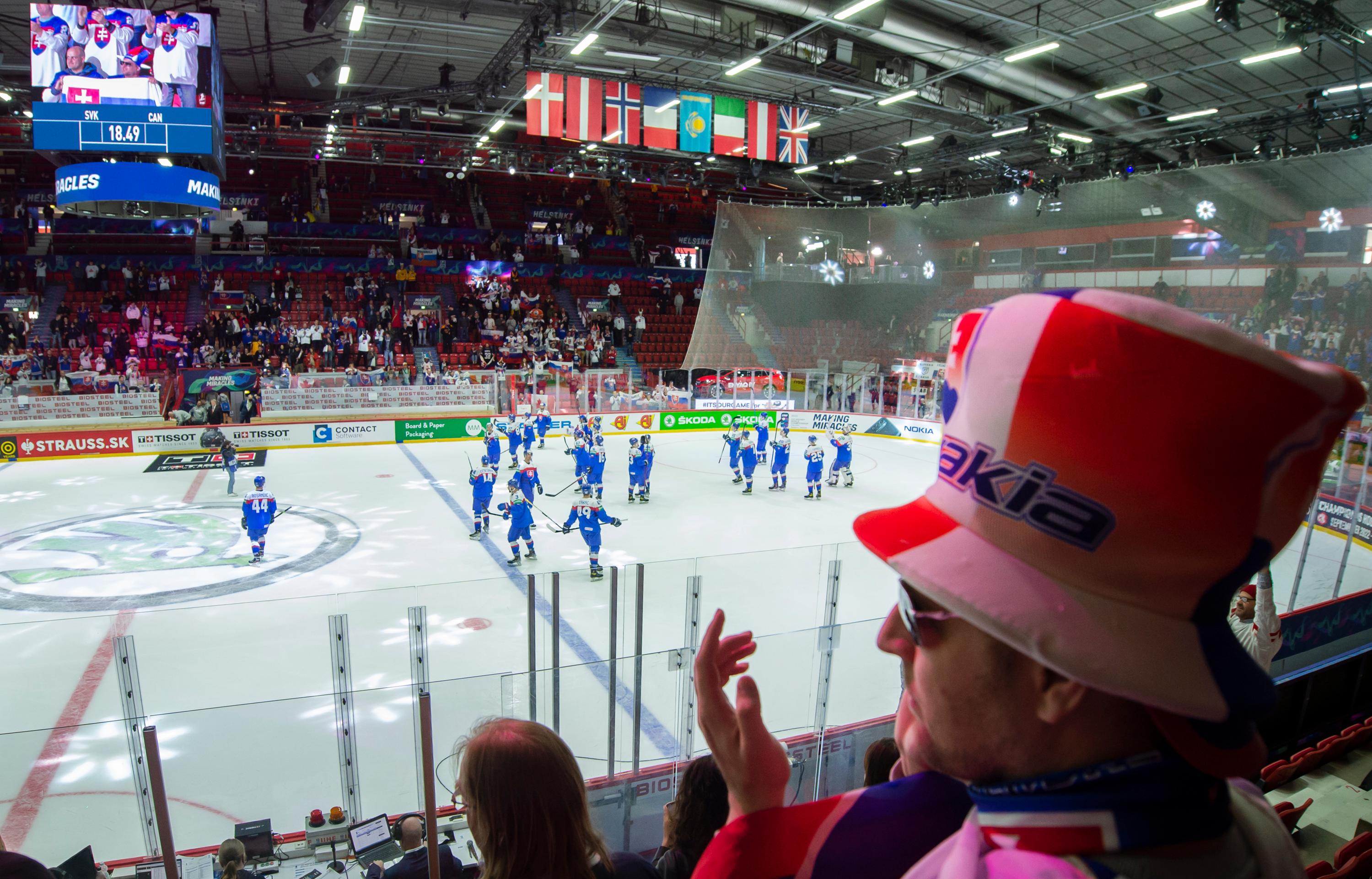 Fanúšikovia vyprevádzali z ľadu slovenských hokejistov potleskom aj po prehre 1:5 s Kanadou na MS 2022.