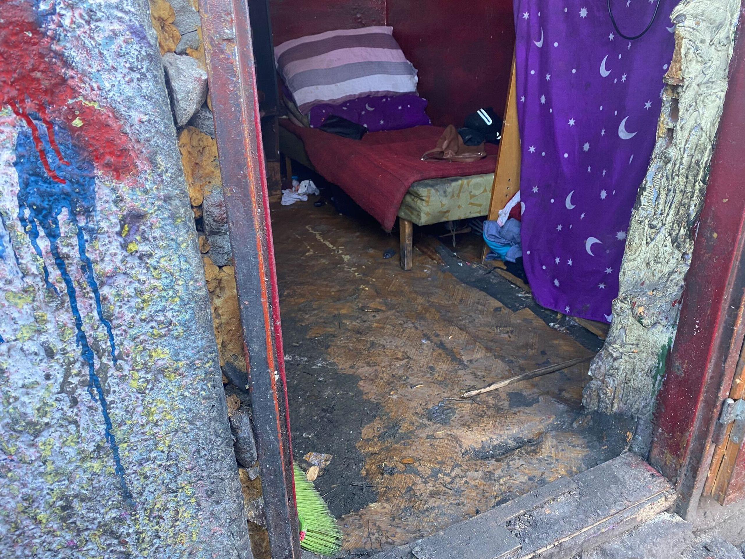 Nešťastie sa stalo pri zárubni v tomto dome.