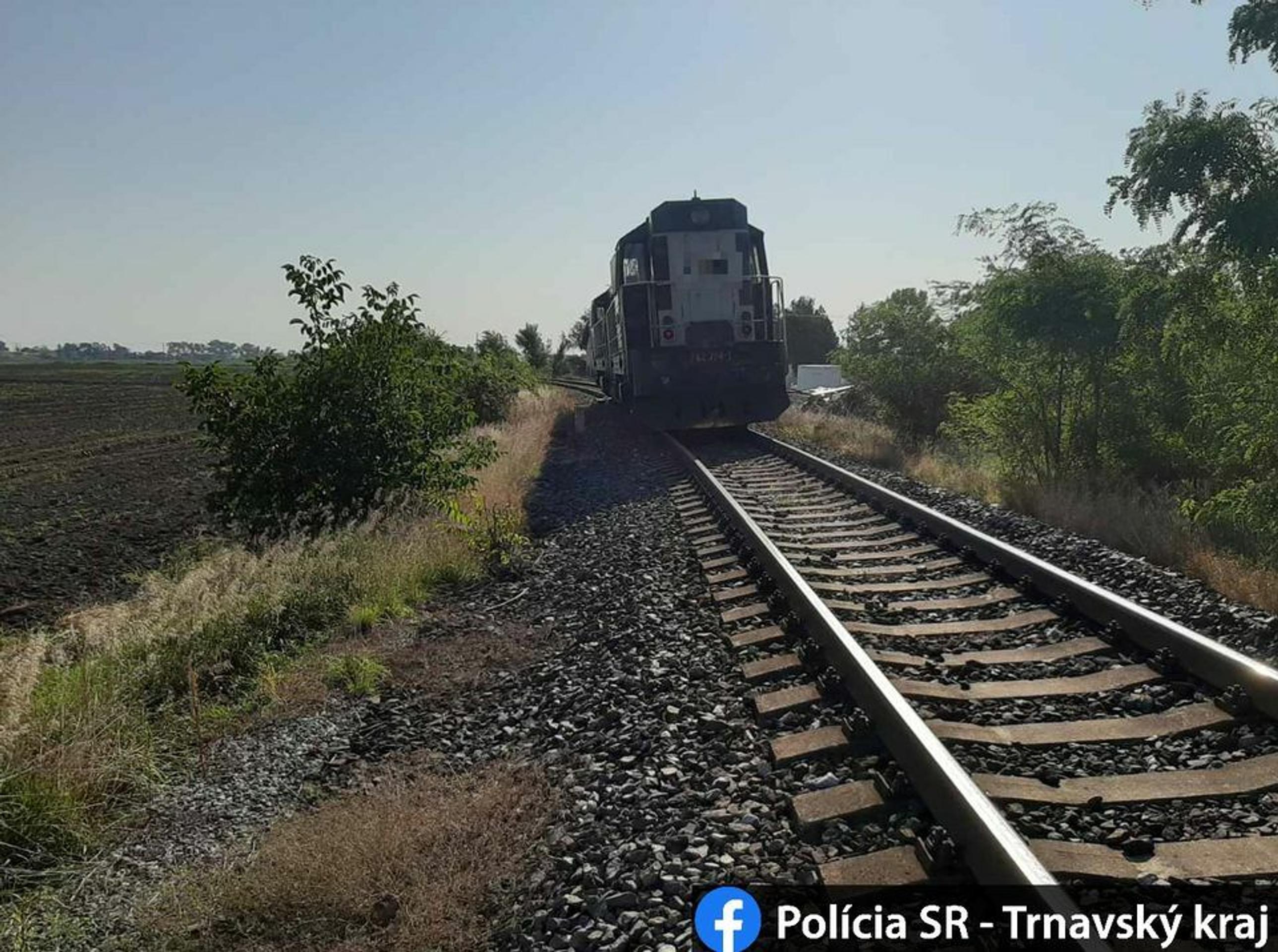 V Trnavskom kraji sa zdrazil vlak s osobným autom,