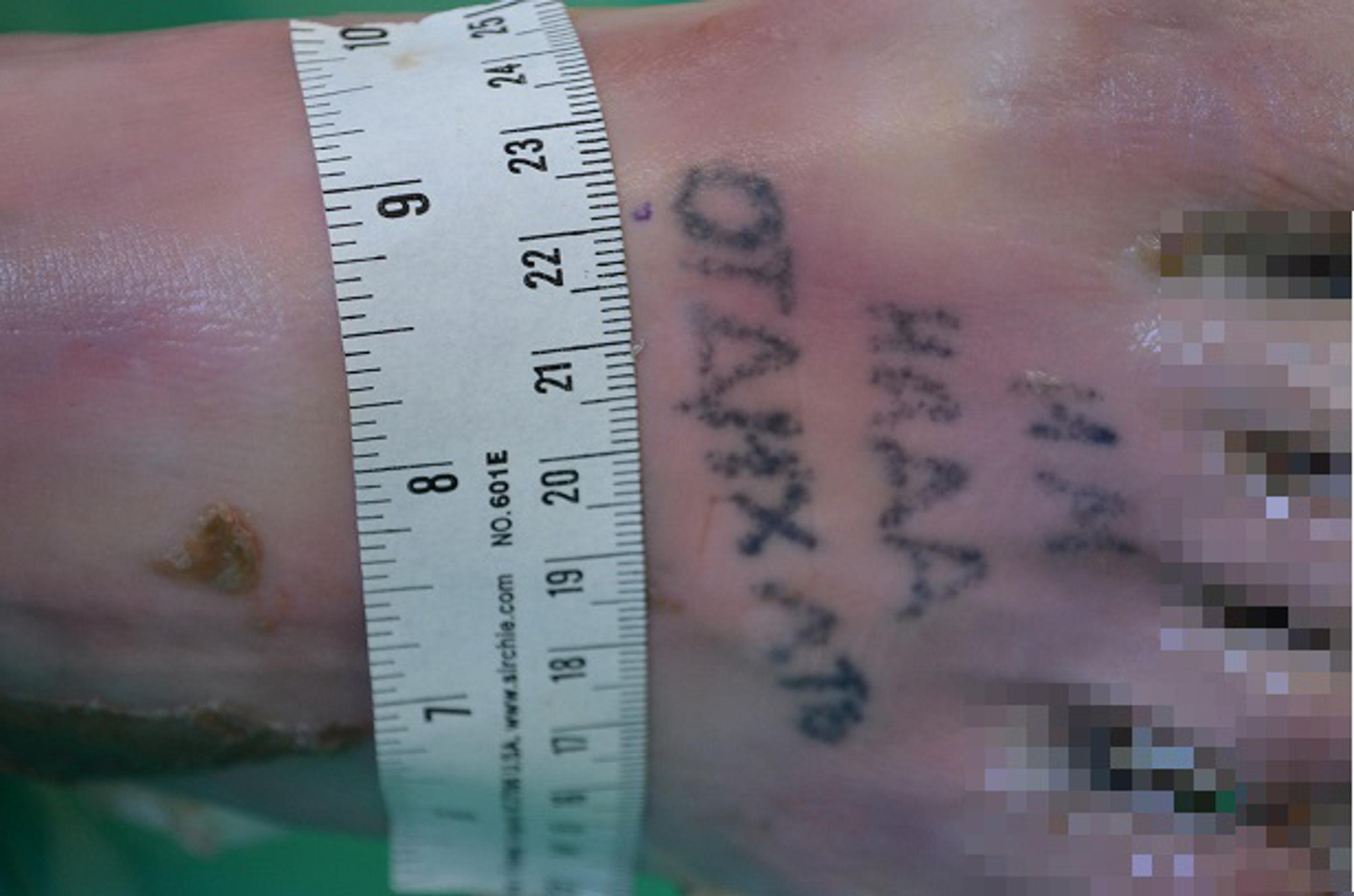 Tetovanie na tele muža, ktorého vyplavila rieka Morava.