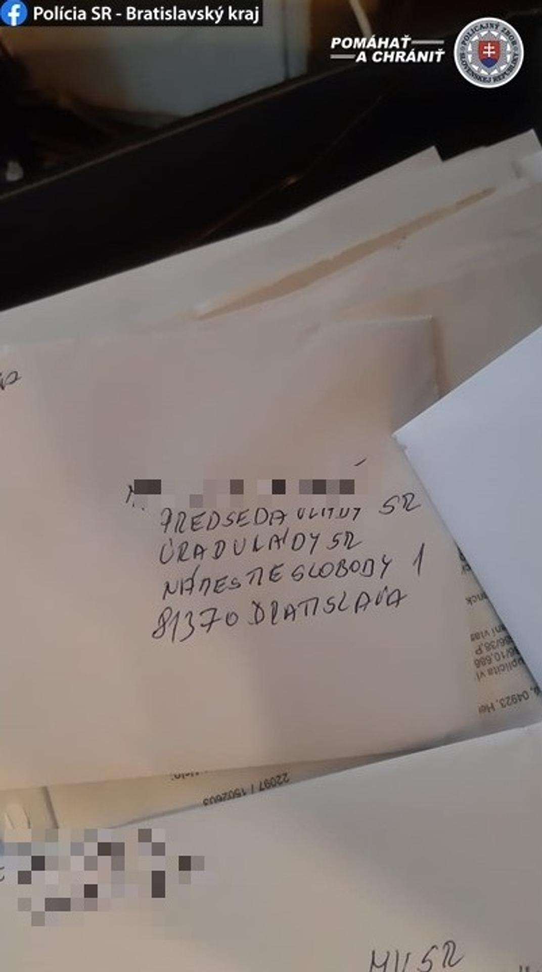 Situácia po povodni v obci Pichne.