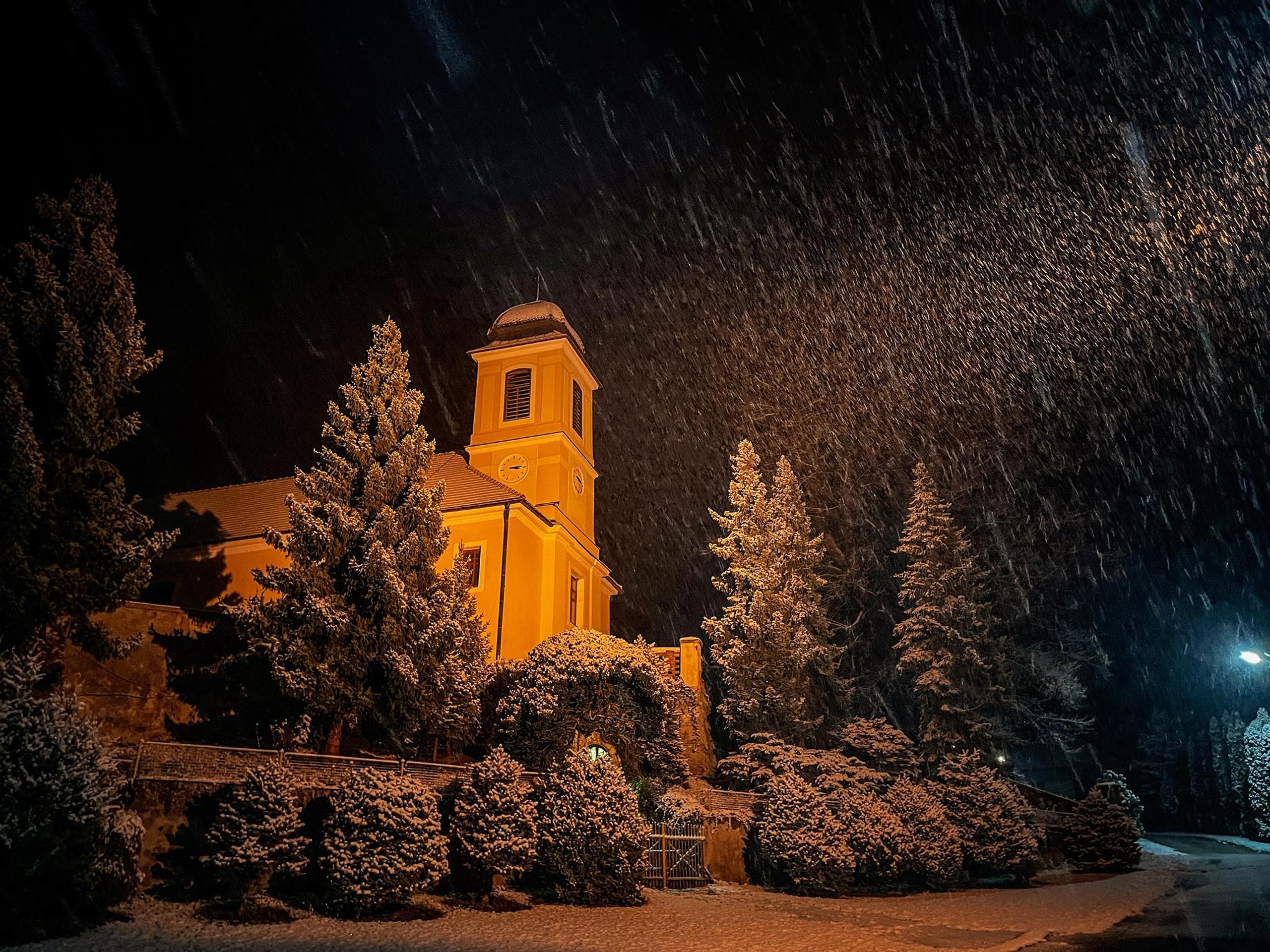 Krásny záber na sneženie z Veľkého Klíža, okr. Partizánske.
