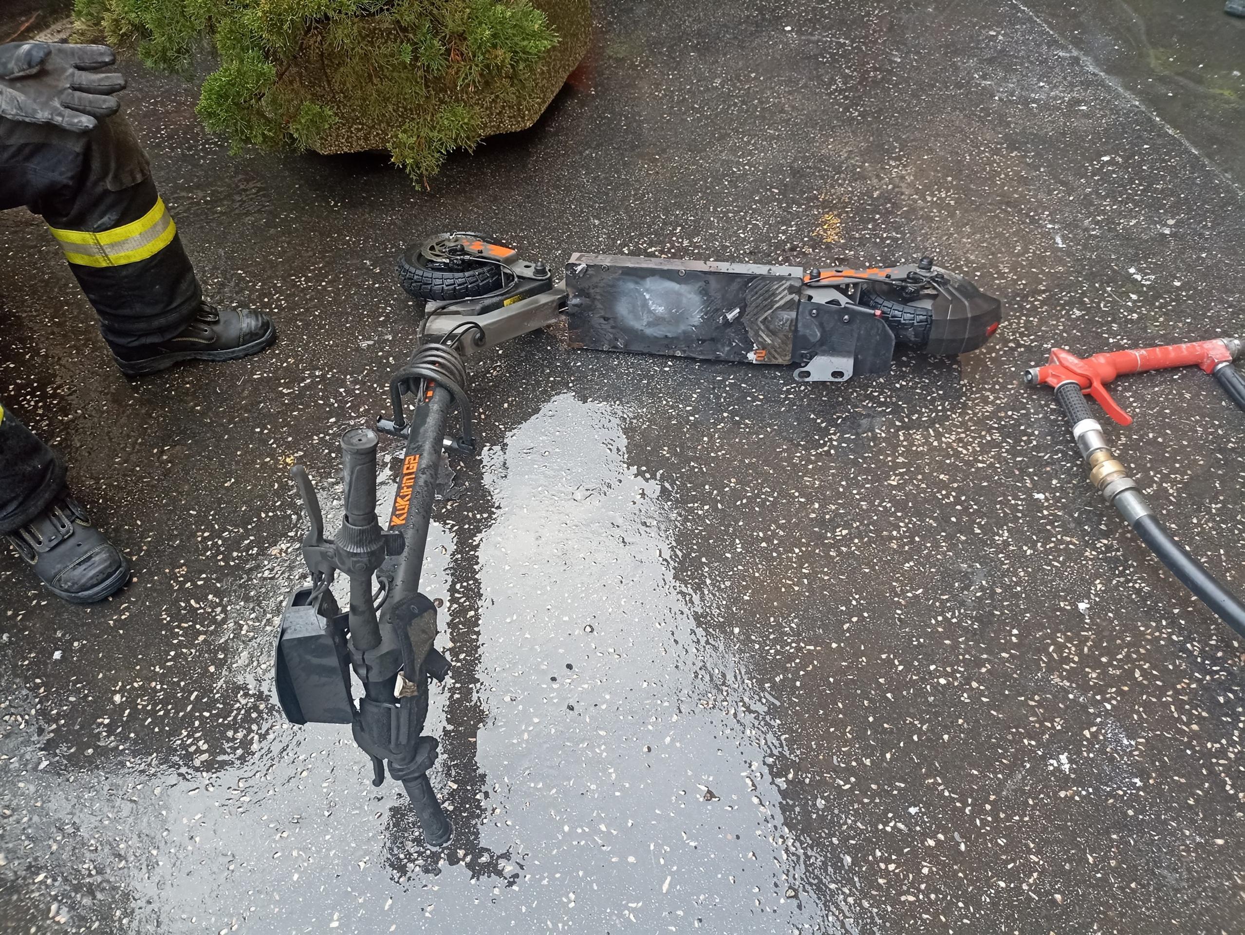 Požiar elektrokolobežky v Košiciach.