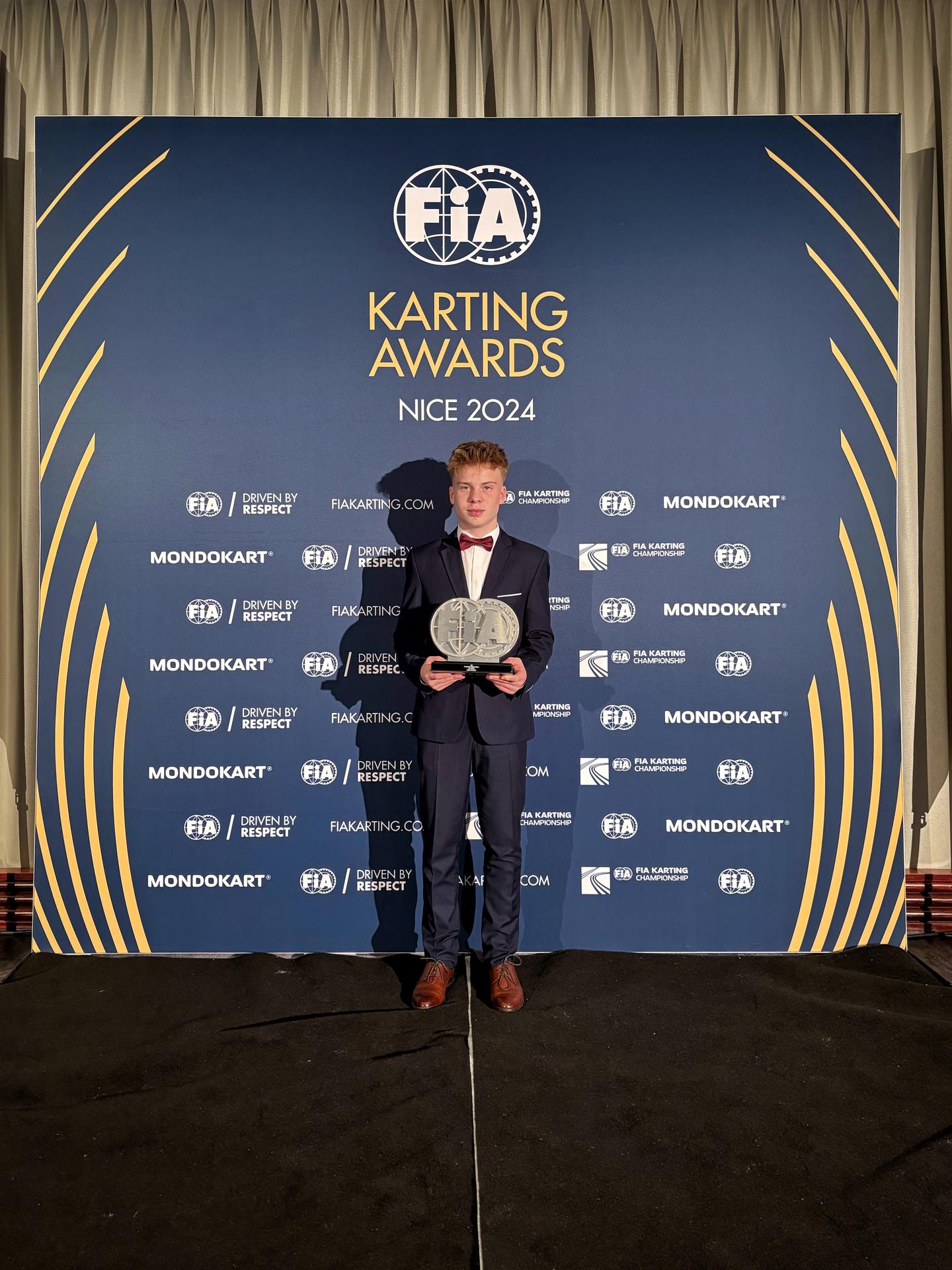 Čoskoro budú musieť doma rozšíriť poličku.