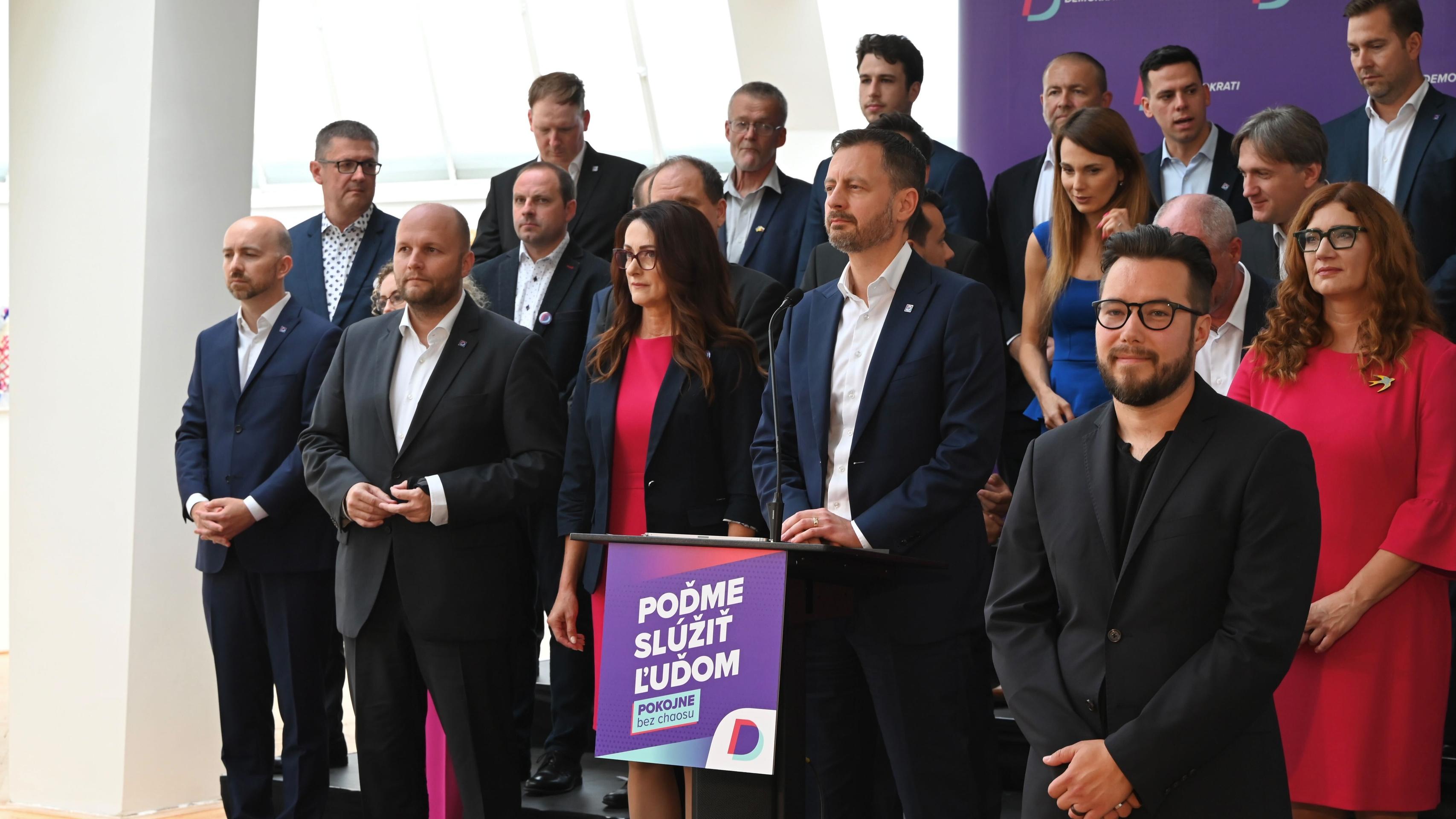 Členovia strany Demokrati.