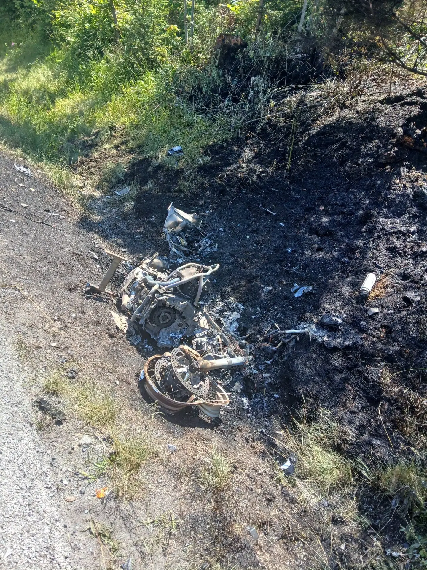 Zrážka auta a motocyklov pri Pohronskej Polhore
