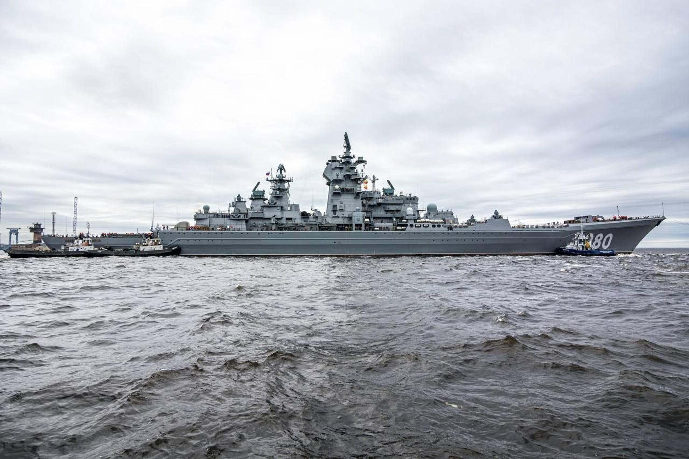 Ruský krížnik Admiral Nachimov.