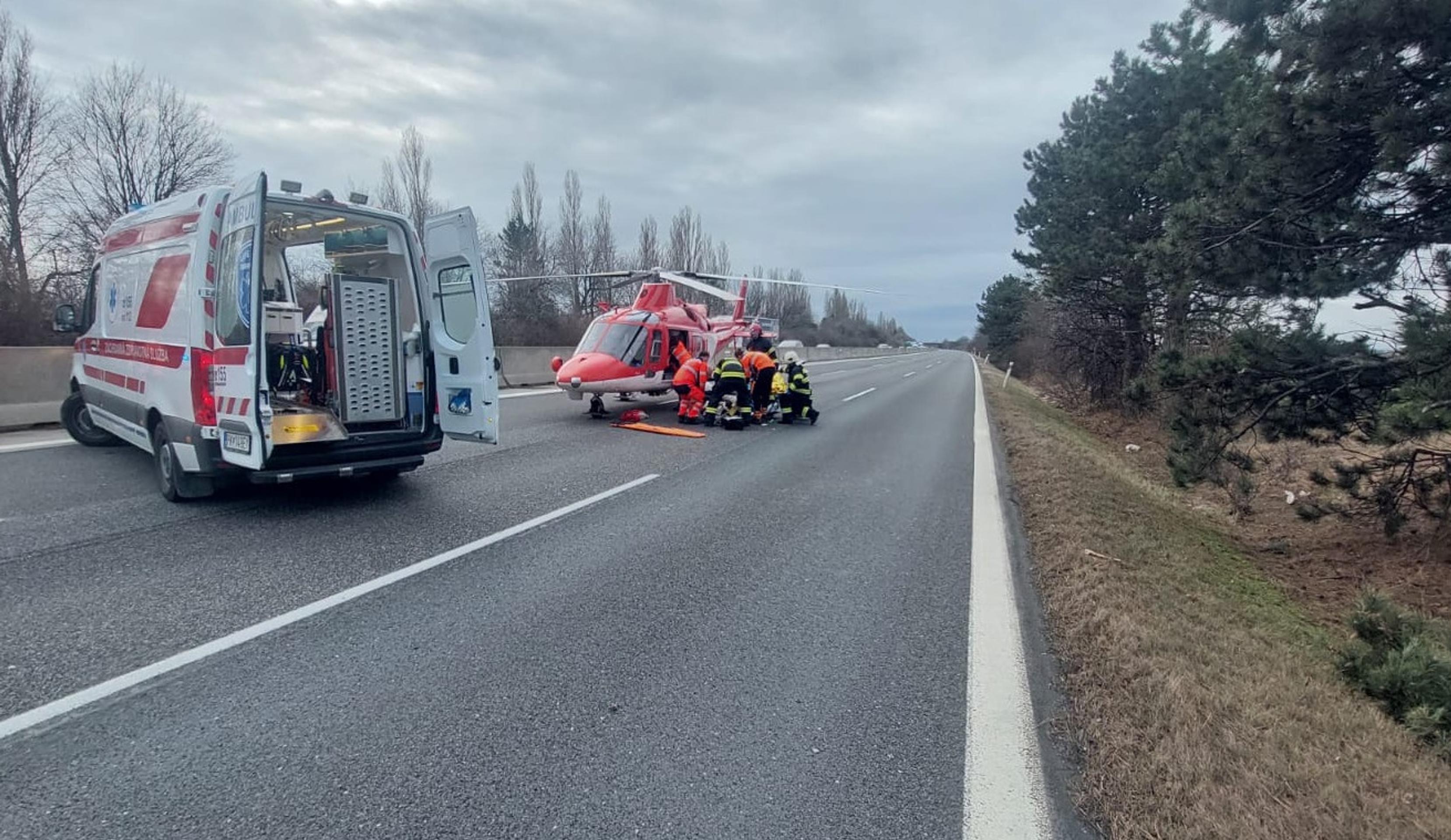 Záchranári na mieste.