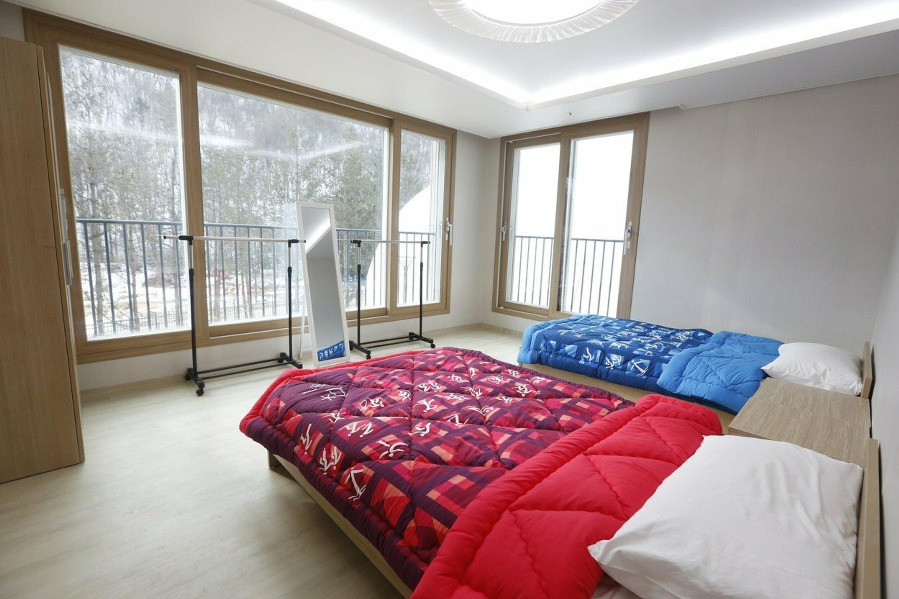 Kúpelňa s WC v apartmáne v olympijskej dedine.