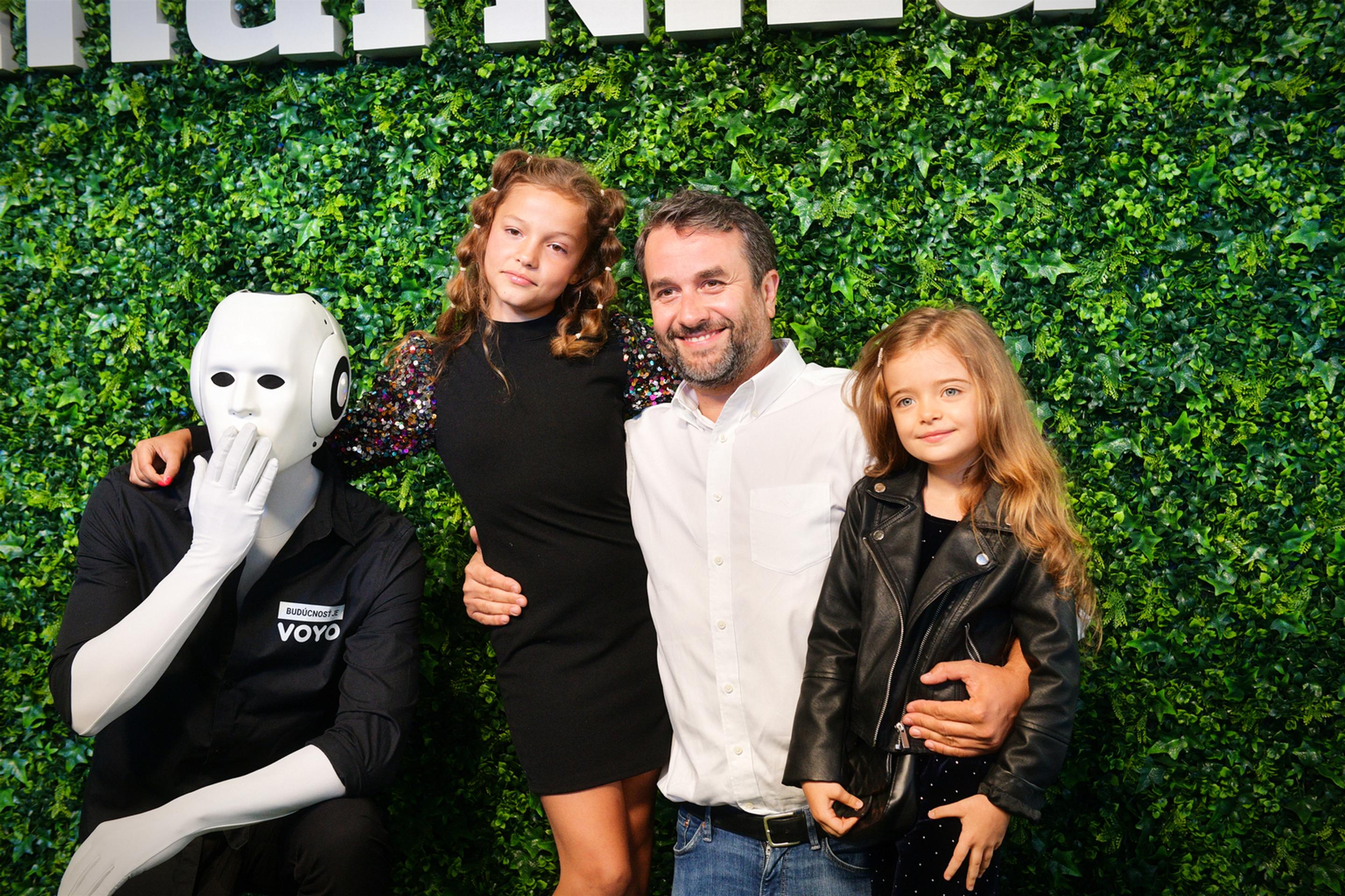 Izabelka Gavorníková s Vladom Kobielskym a Aničkou Valentínou Vankovou