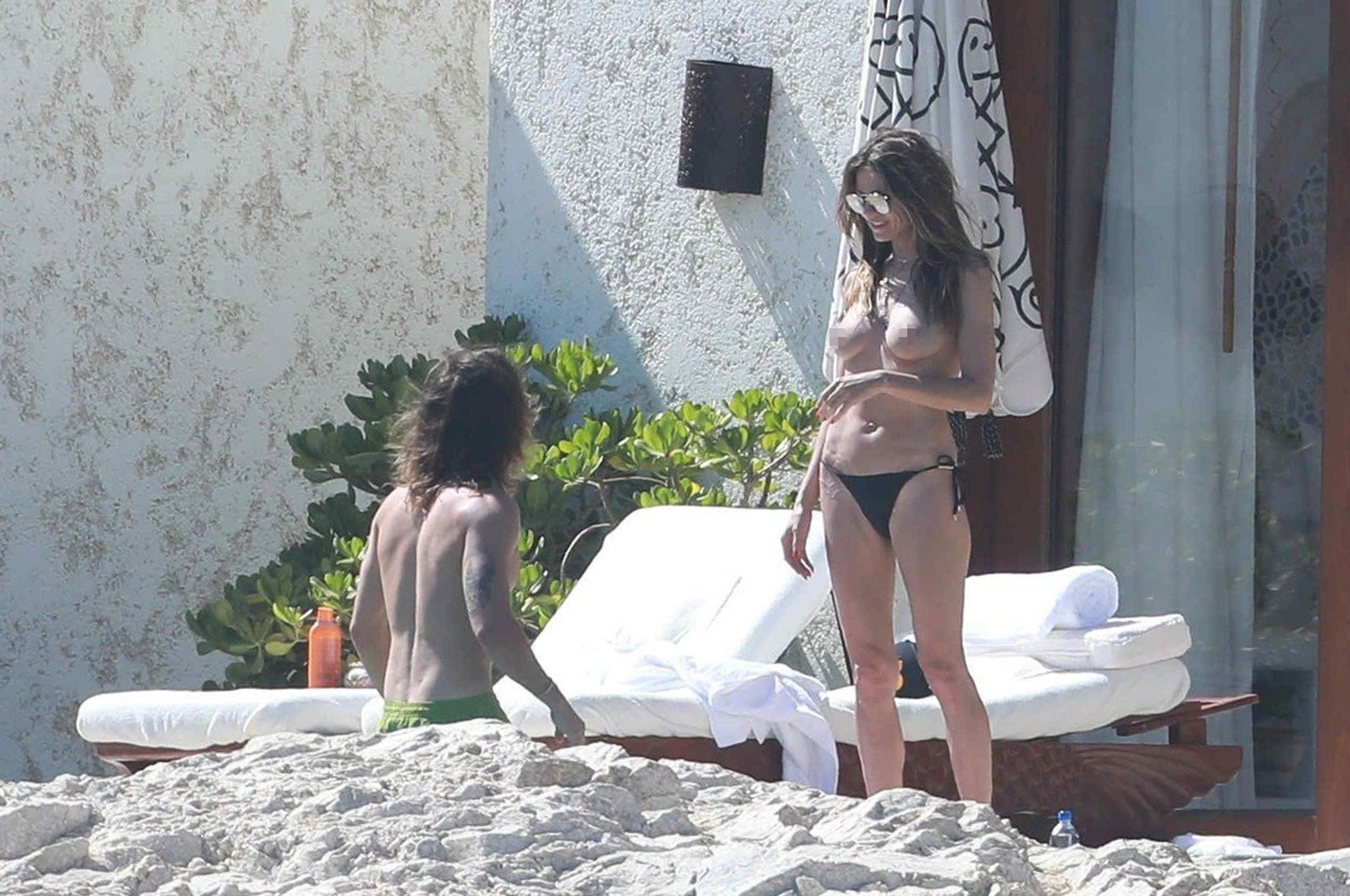 Nahá Heidi Klum s novým zajačikom. Toto si mali nechať do spálne