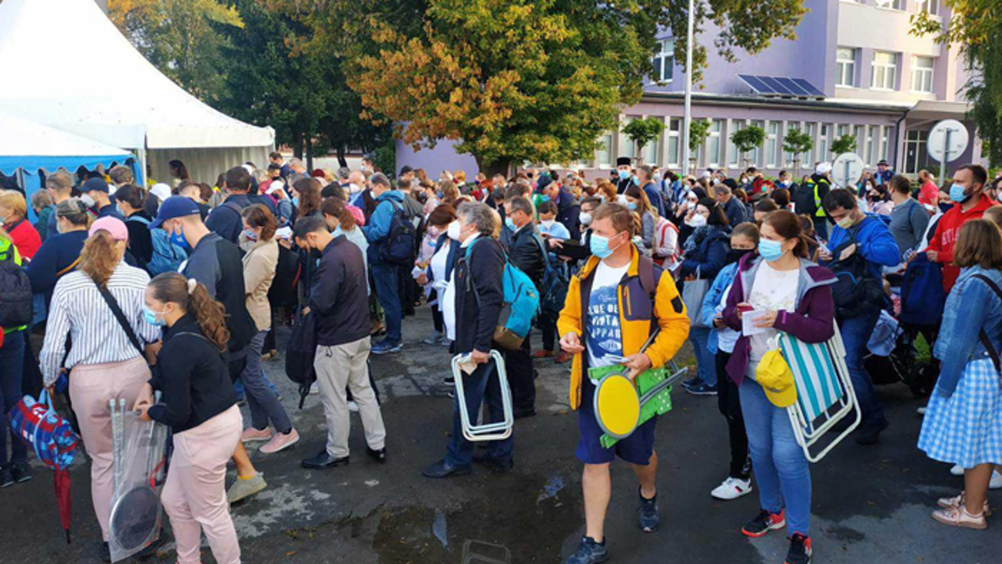 Veriaci čakajú na pápeža.