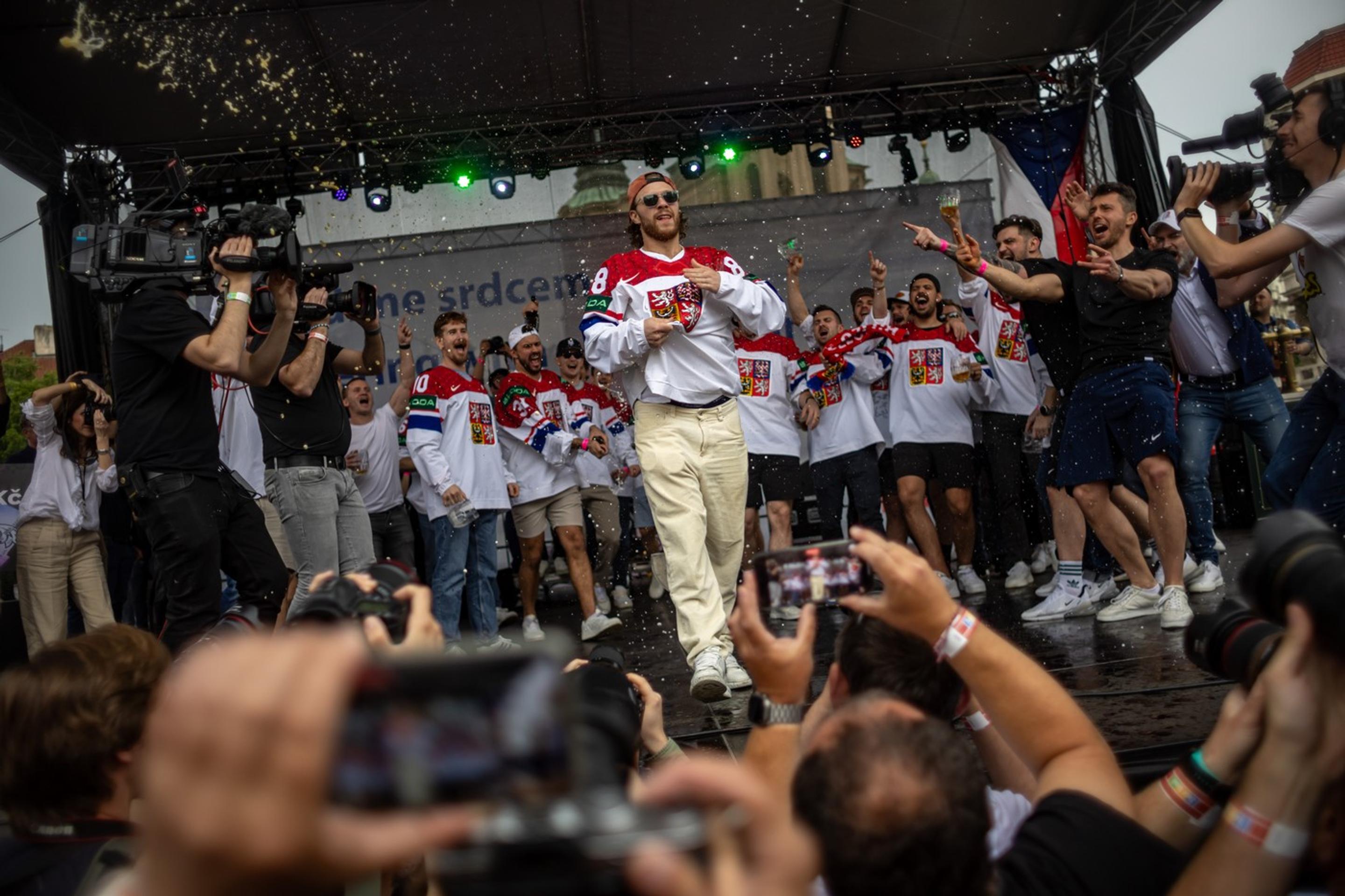 Strelec zlatého gólu David Pastrňák sa dočkal najväčšieho aplauzu.