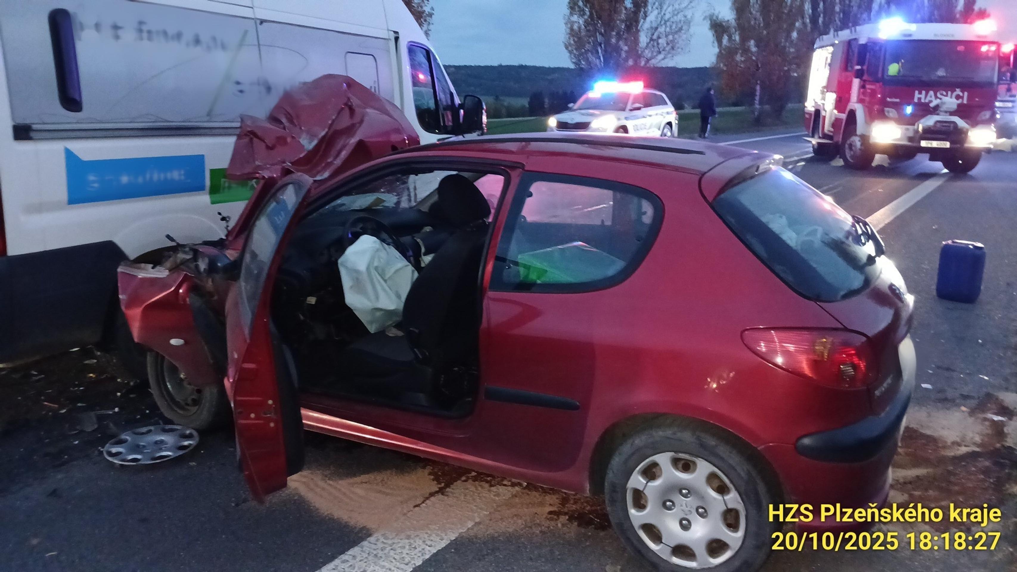 Zrážka dvoch áut v Plzenskom kraji