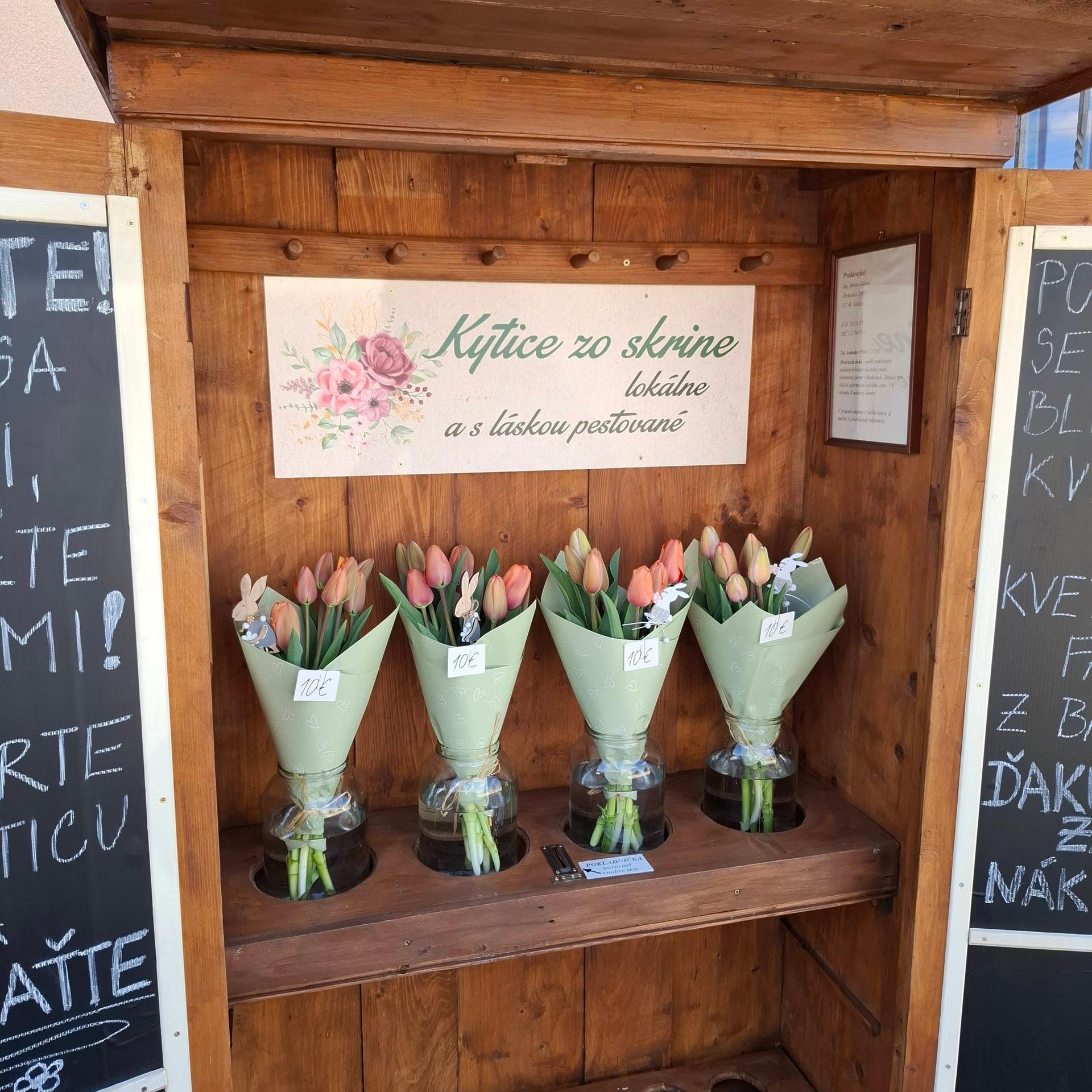 Samoobslužný kvetinový stánok pri Nitre