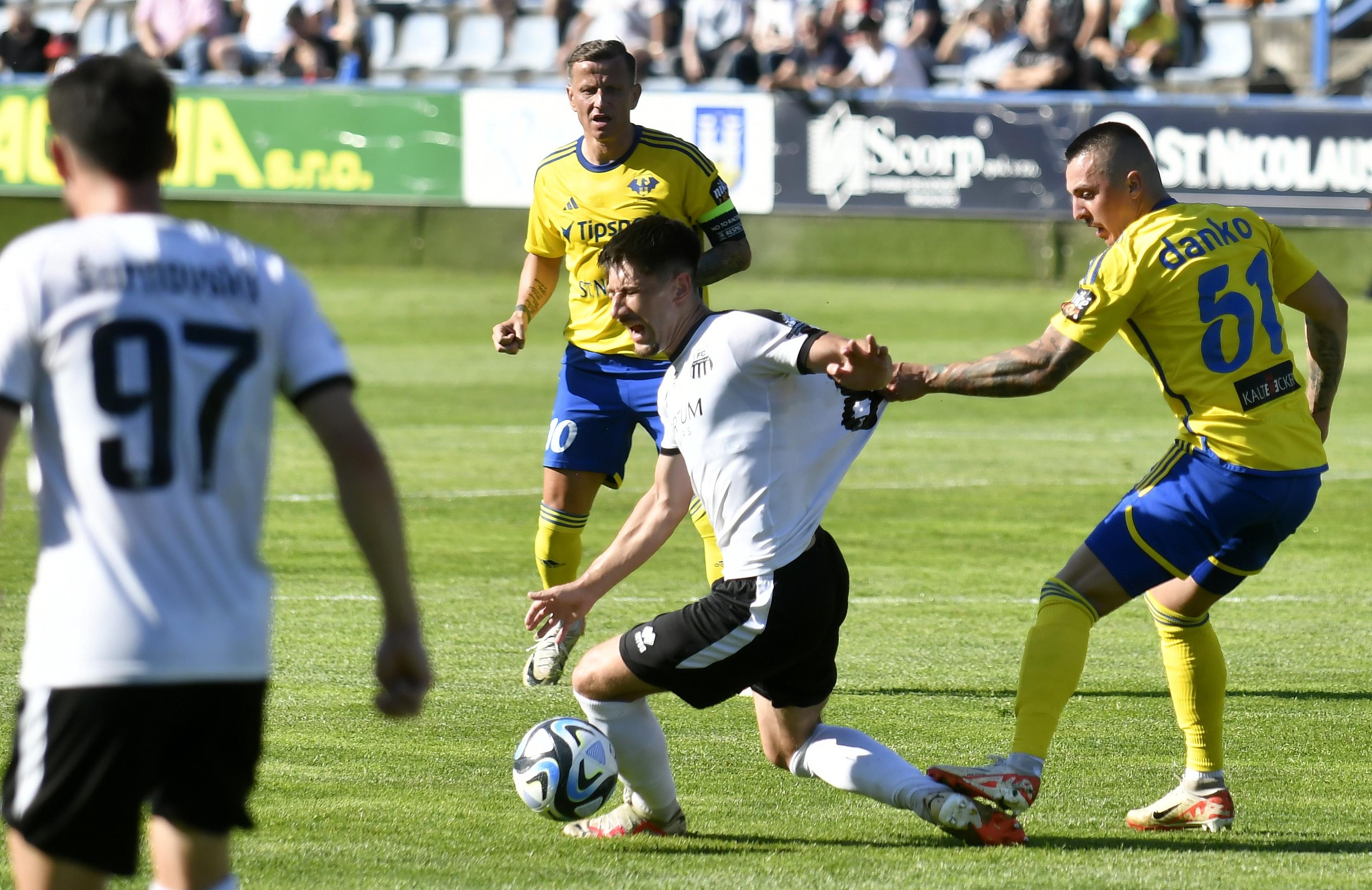 Momentka zo zápasu Michalovce - Petržalka